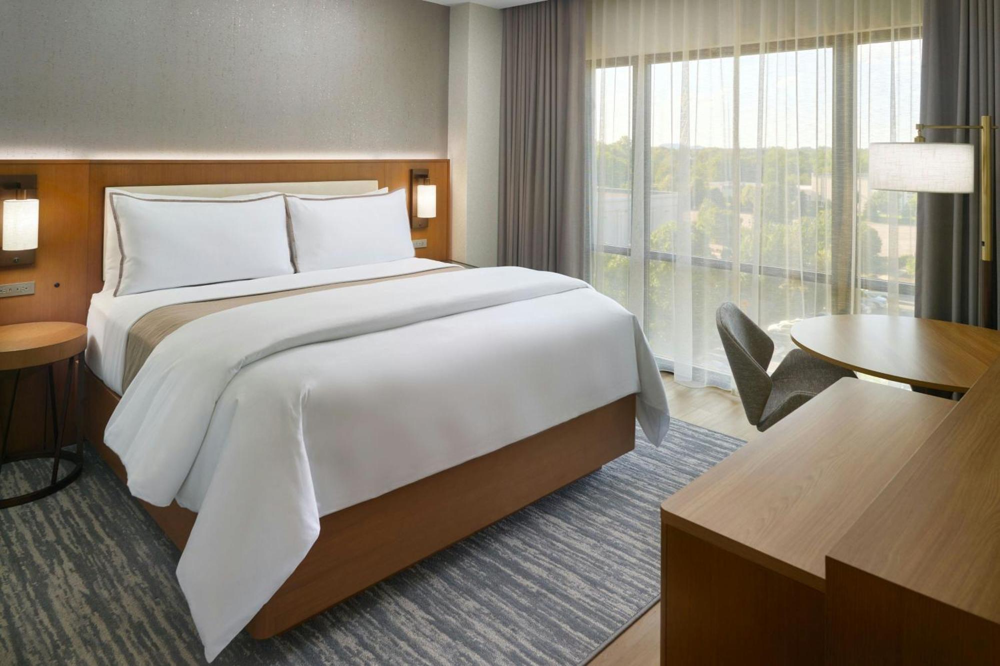 1 king 2 queen beds 2 Bedroom Executive Suite