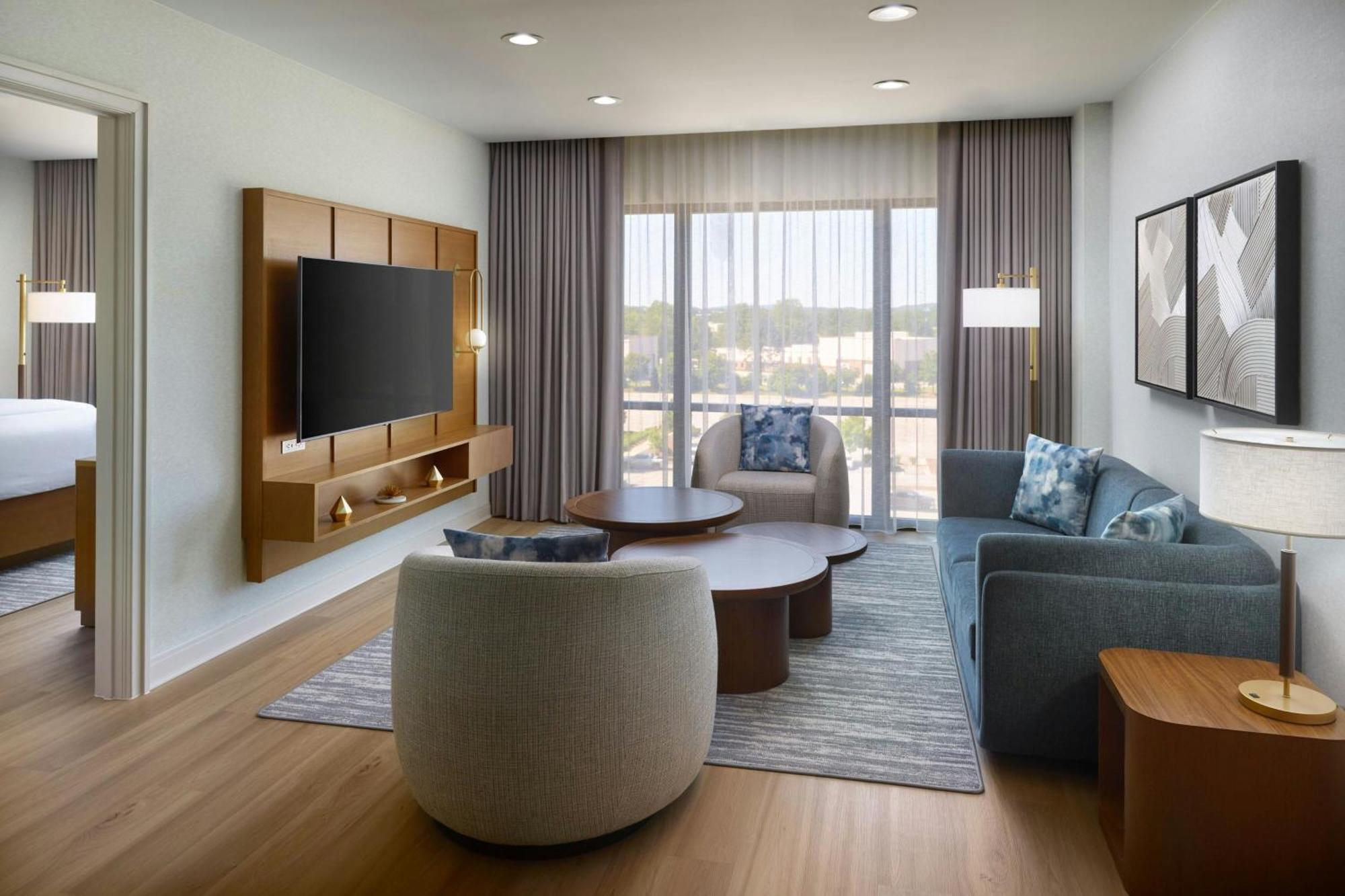 1 king 2 queen beds 2 Bedroom Executive Suite