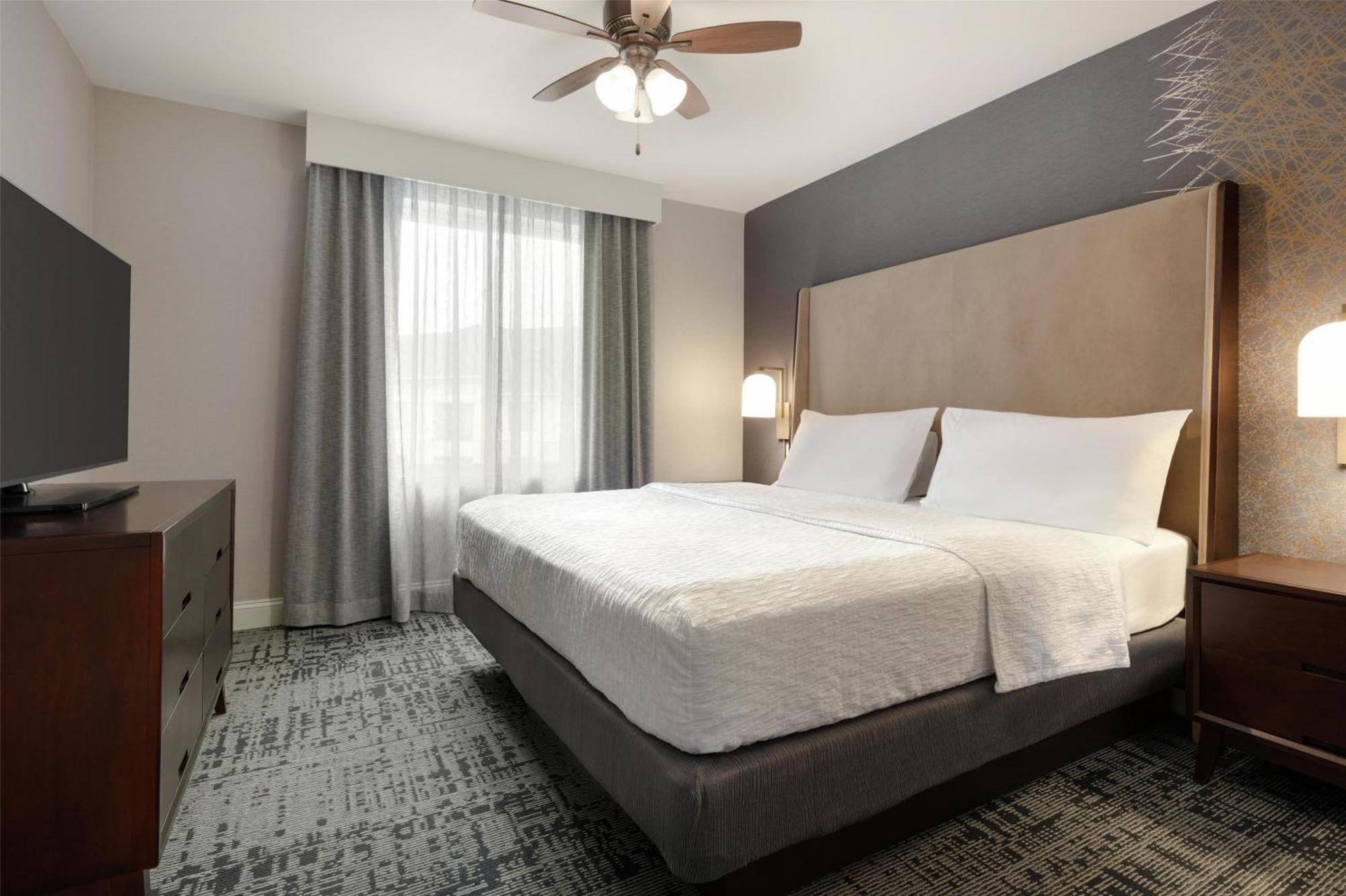 One-Bedroom King Suite Non-Smoking