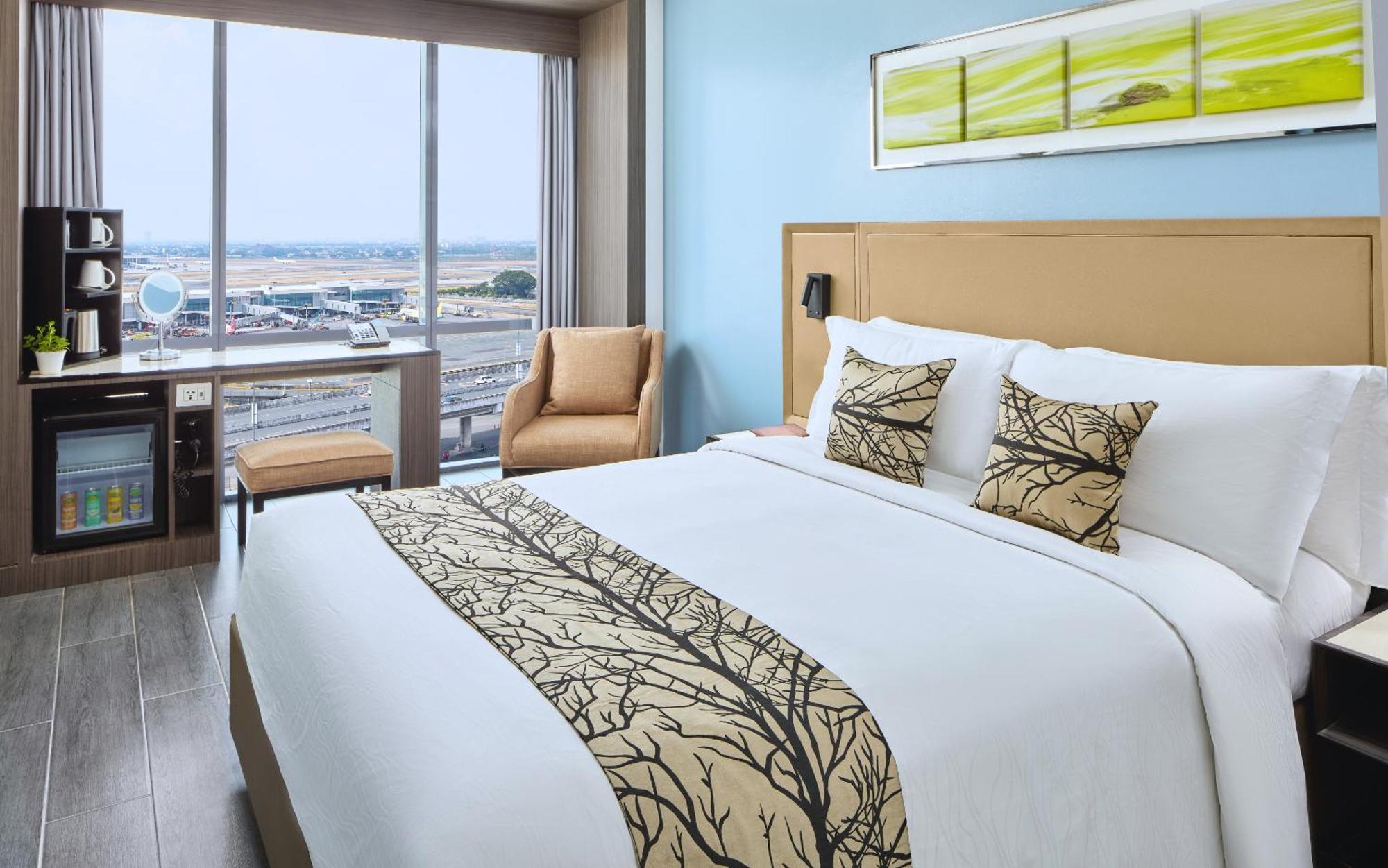 Premier Twin Rooftop Pool Access