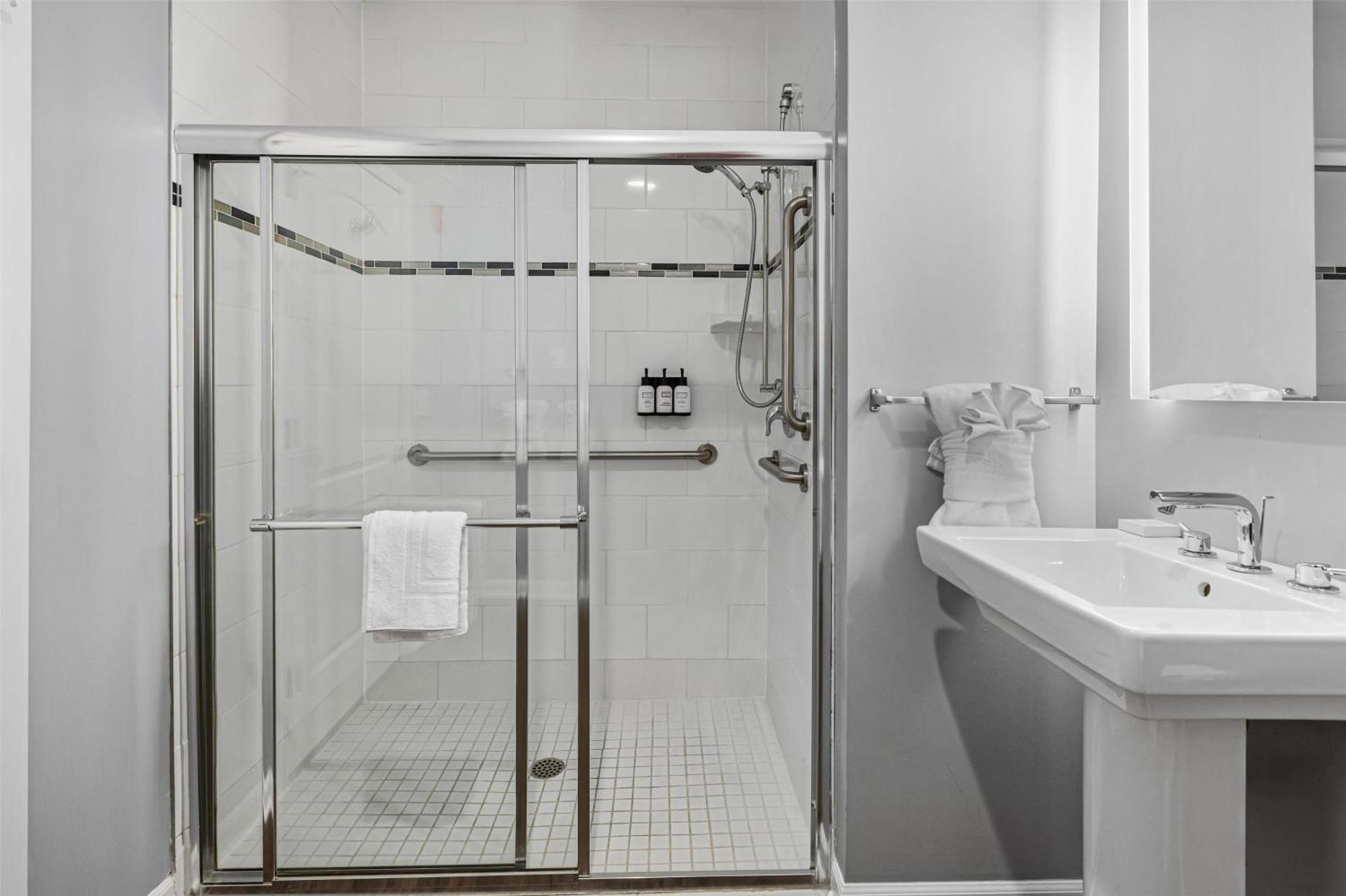 Double Room Roll Shower Disability Access or Non-Smoking