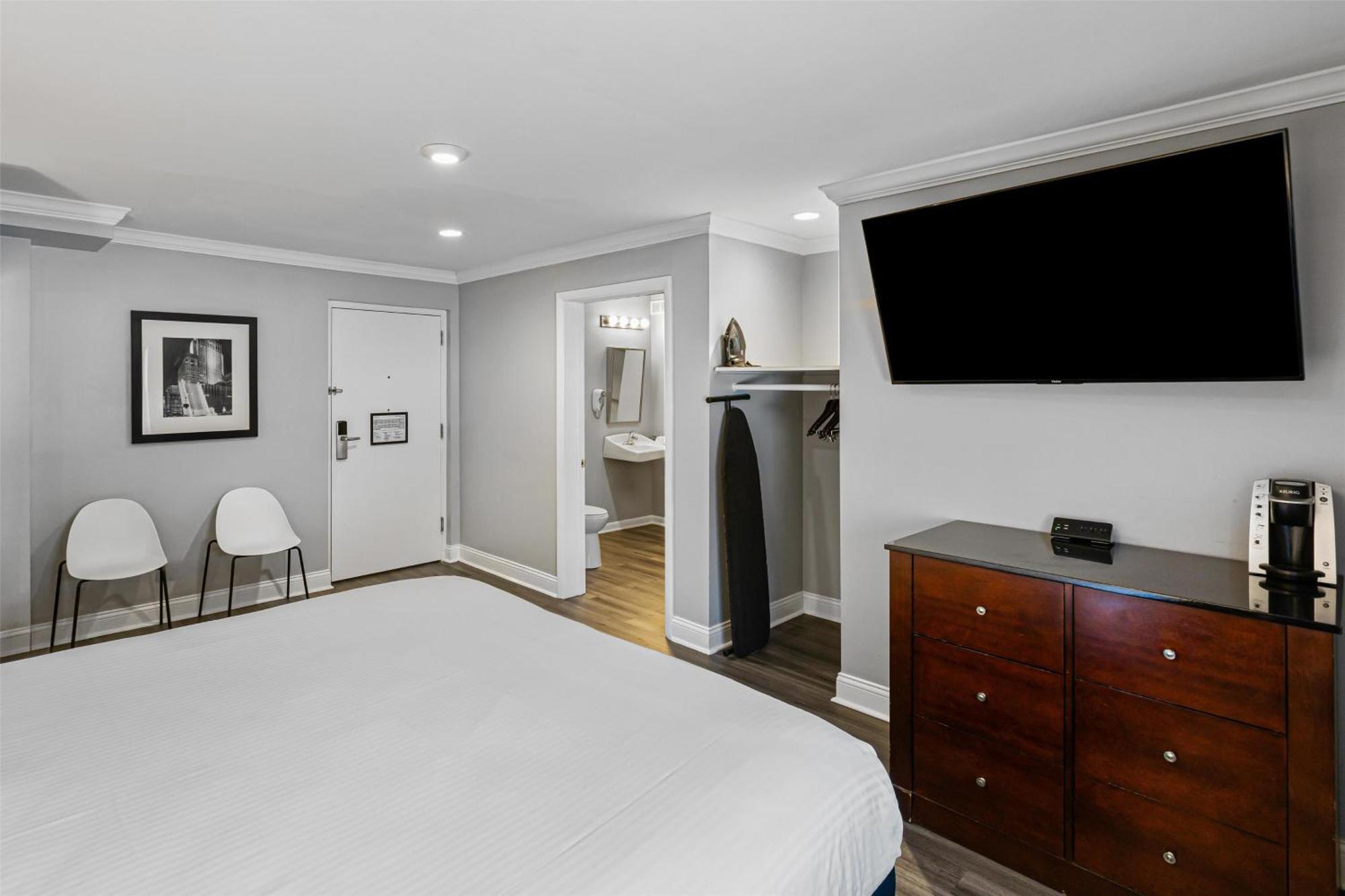 King Room Roll Shower Disability Access or Non-Smoking