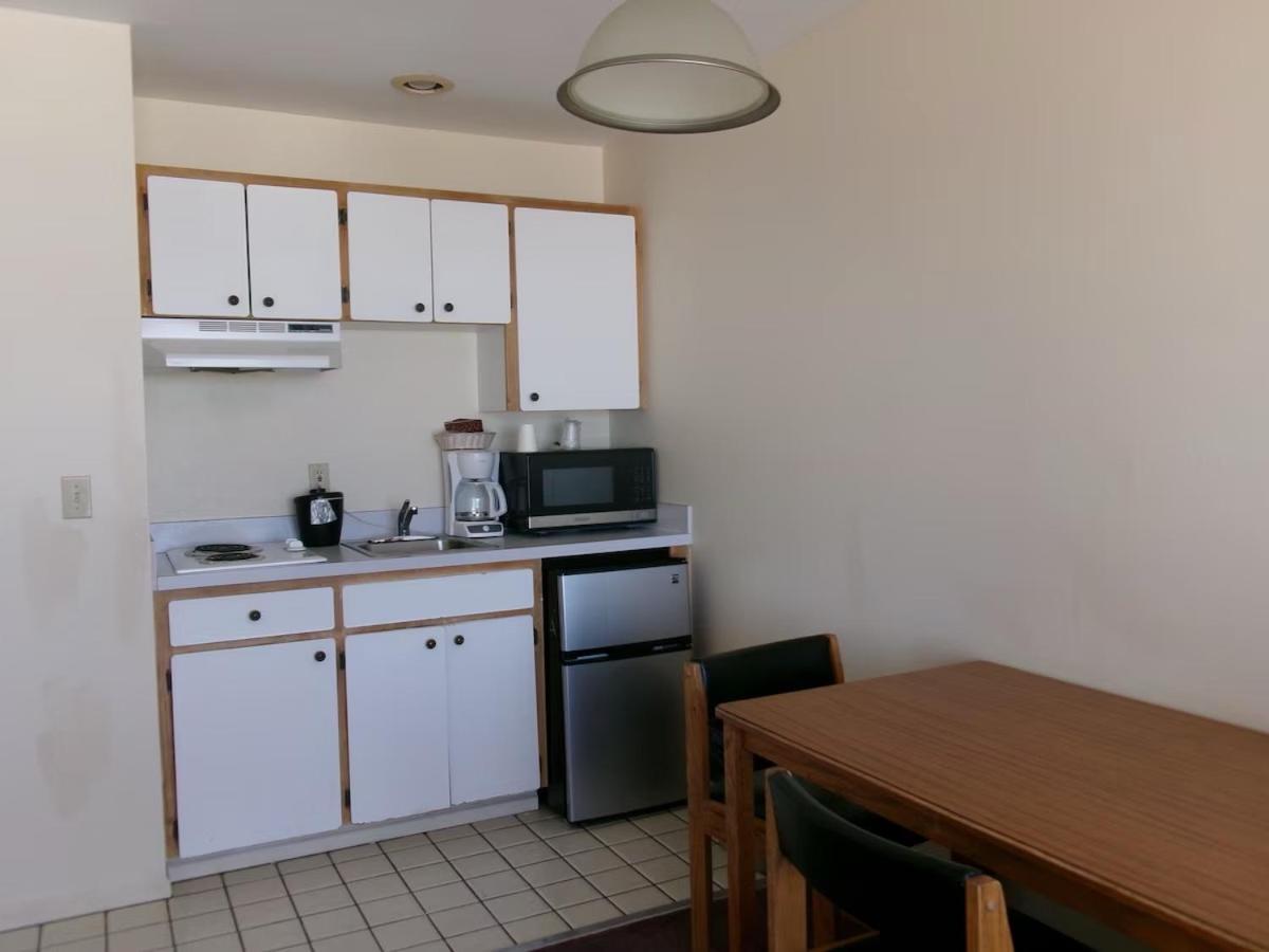 One Bedroom Oceanfront Suite Kitchenette