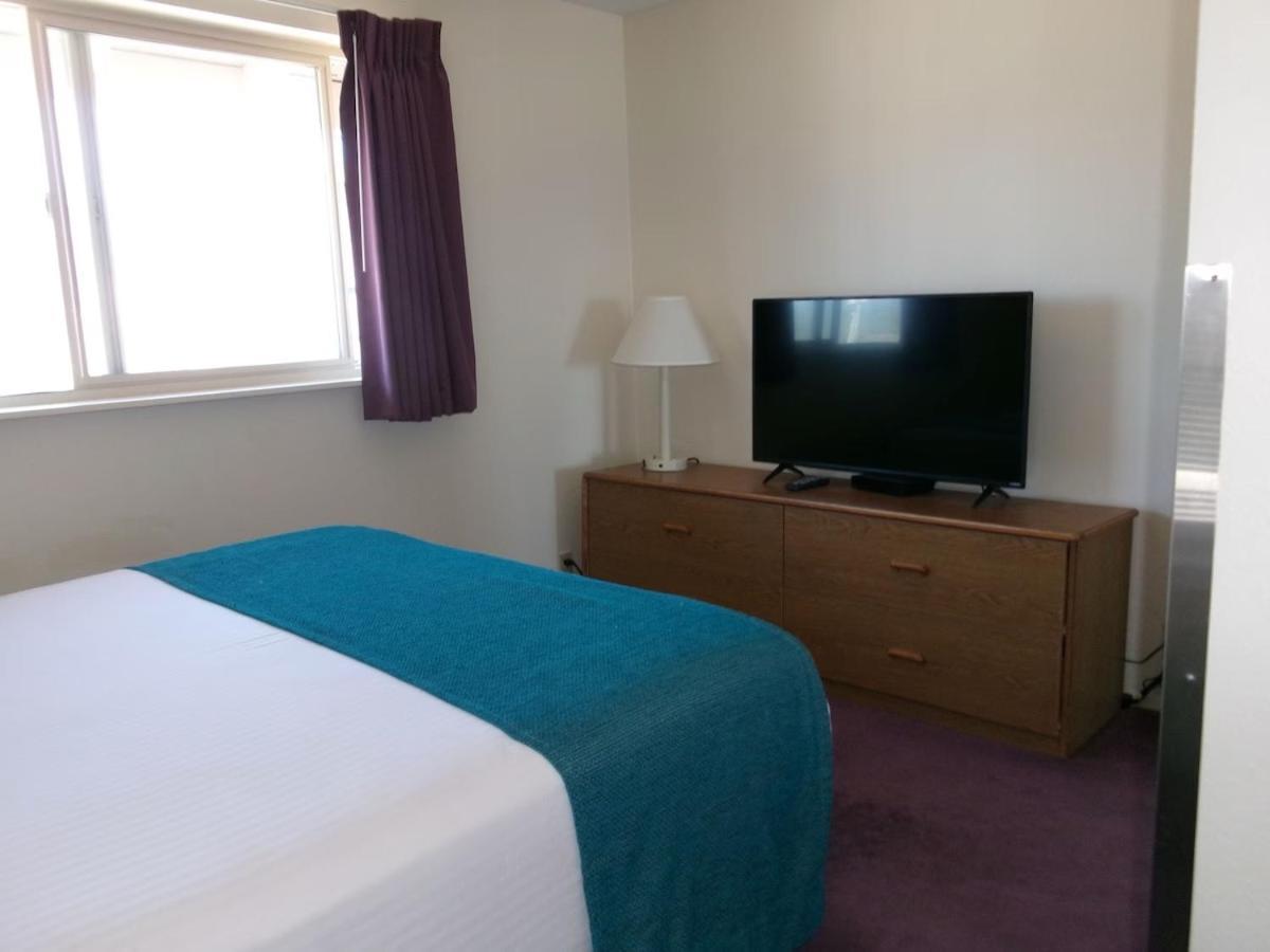 One Bedroom Oceanfront Suite Kitchenette