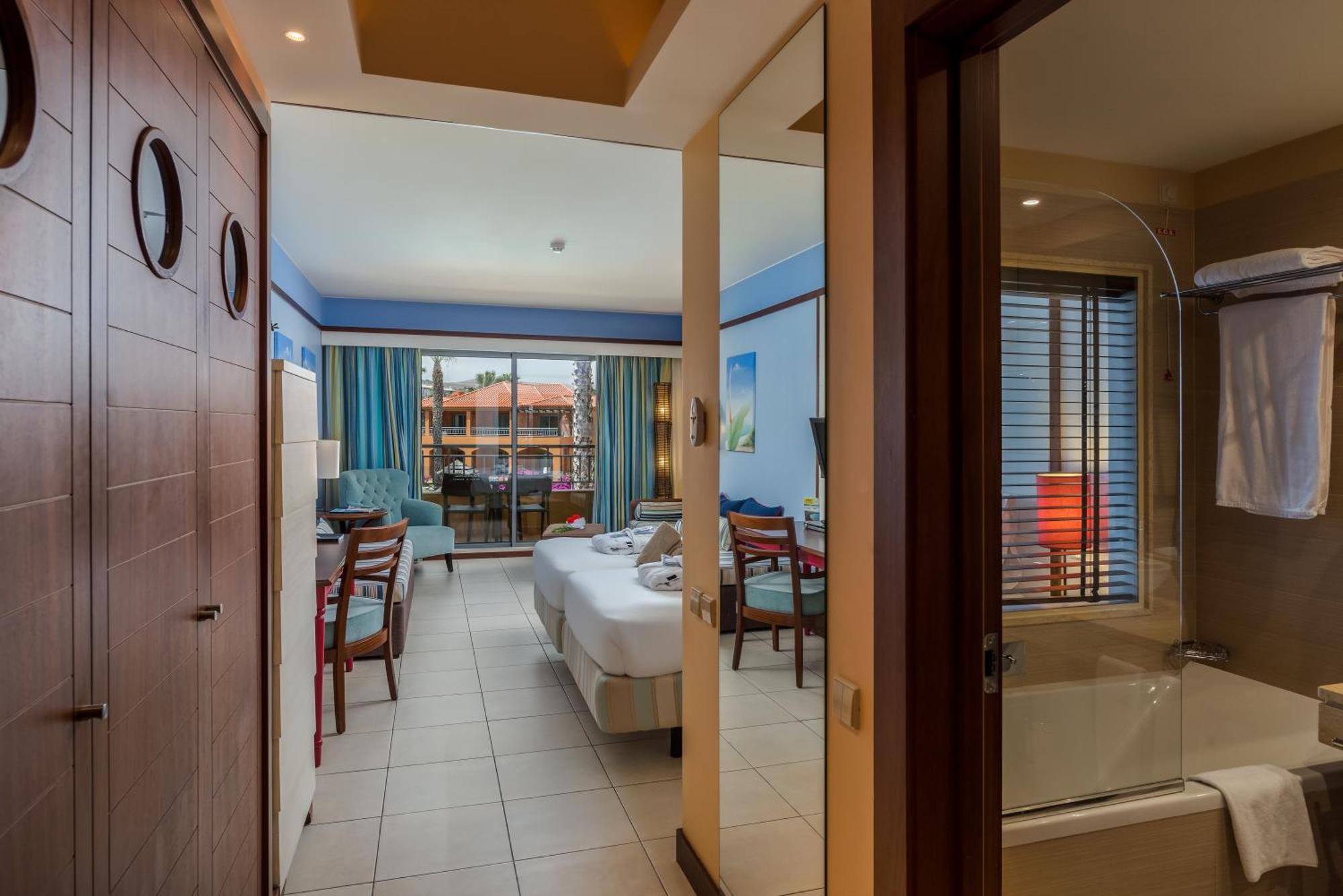 Quarto Duplo com Vista Piscina