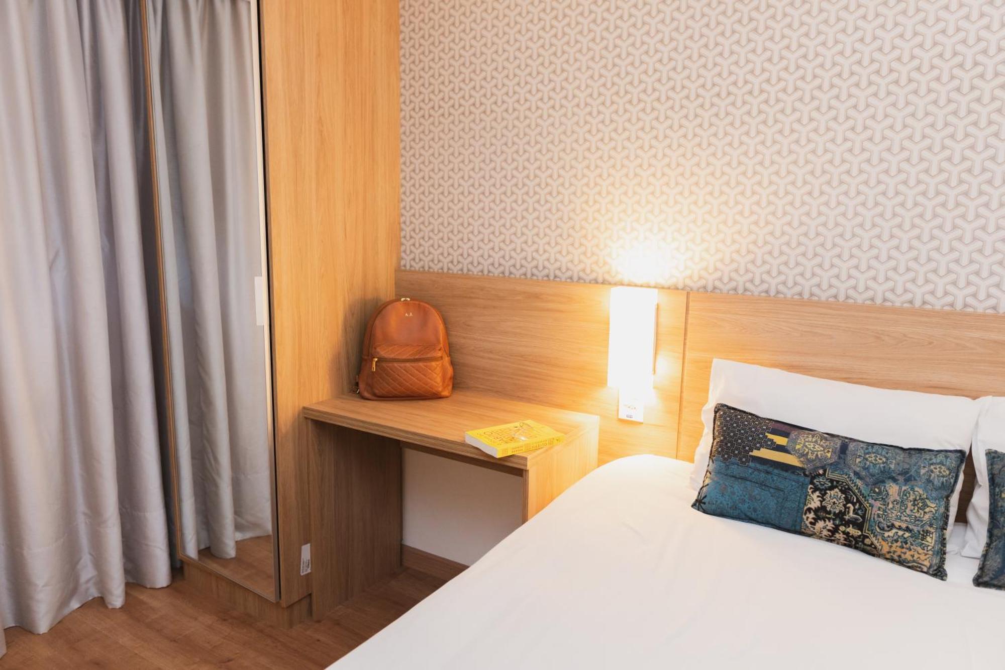 Luxo Casal PcD – 1 Cama Queen e 1 Sofá-Cama com sacada