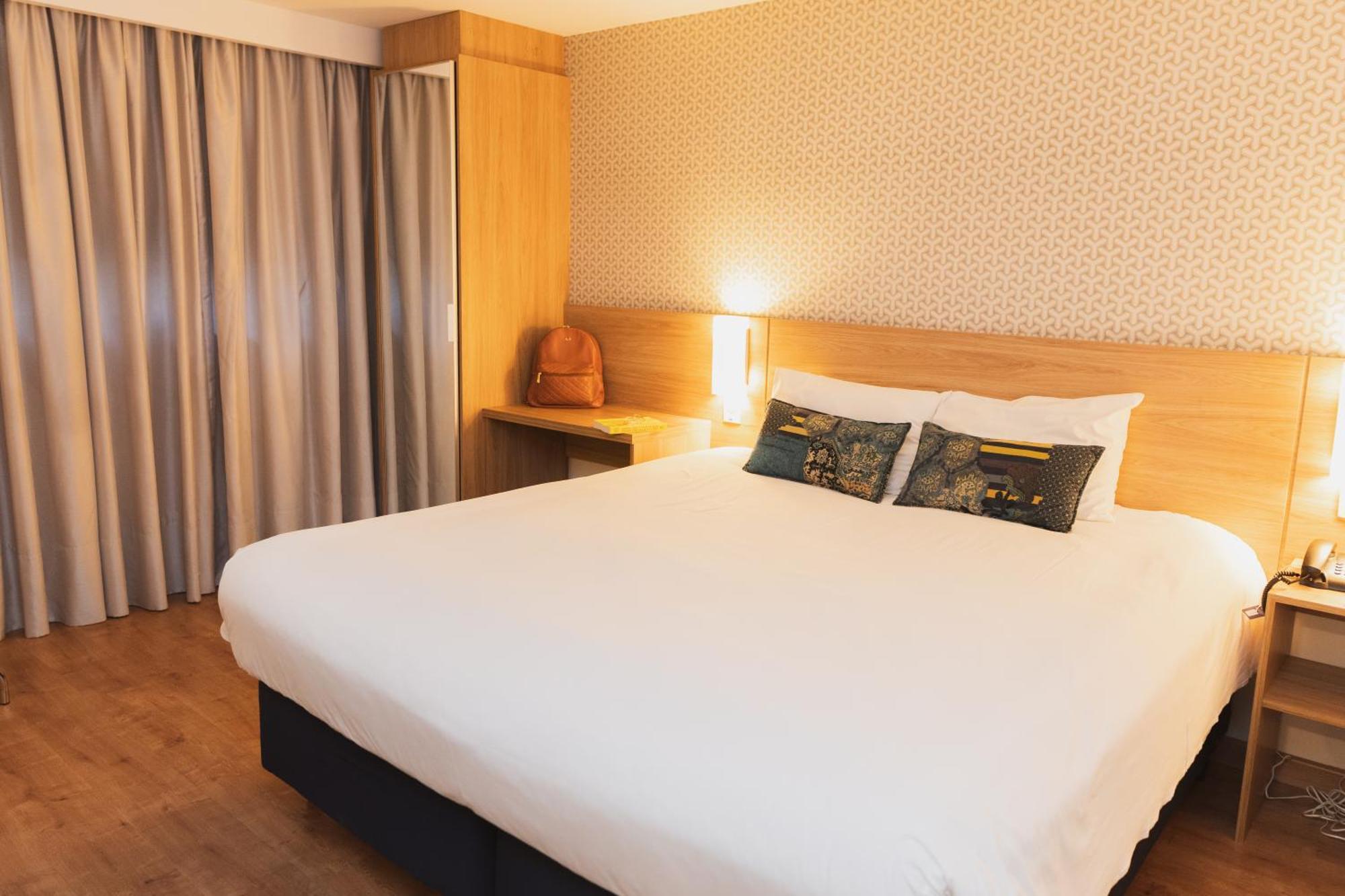 Luxo Casal PcD – 1 Cama Queen e 1 Sofá-Cama com sacada