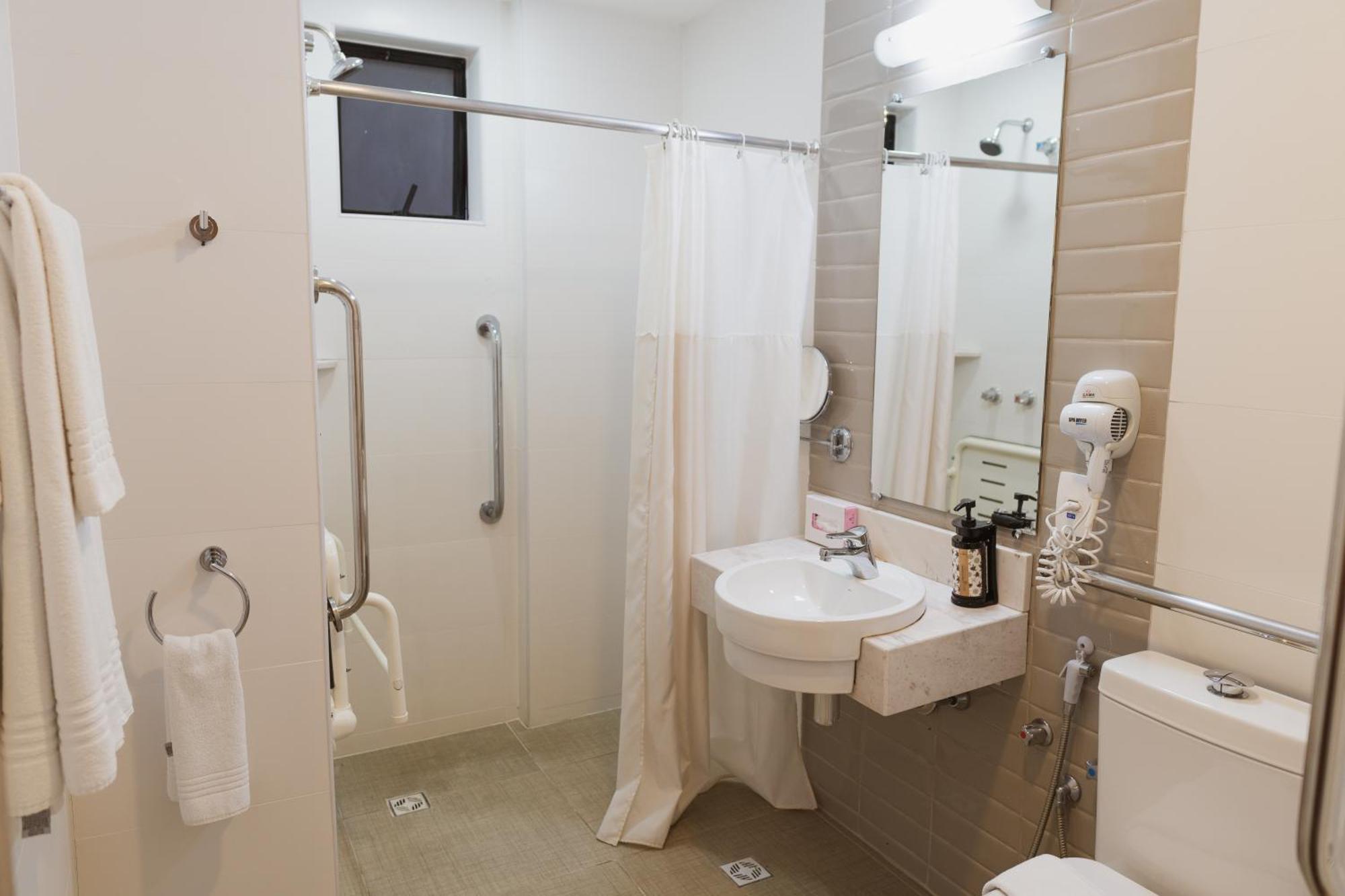 Luxo Casal PcD – 1 Cama Queen e 1 Sofá-Cama com sacada