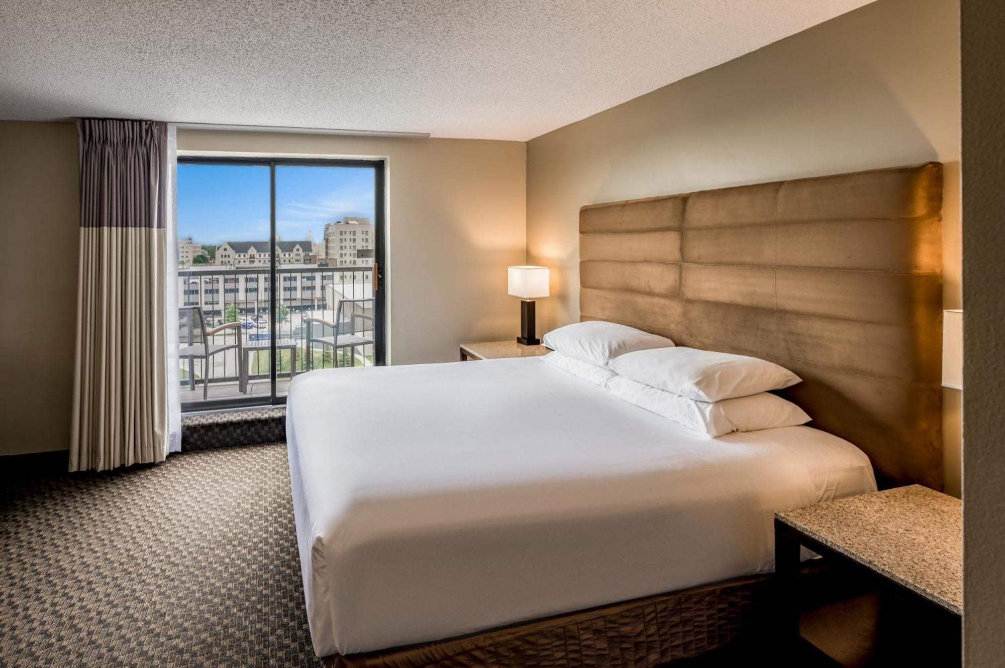 Corner King Room with Sofa Bed,1730066306:JPEG