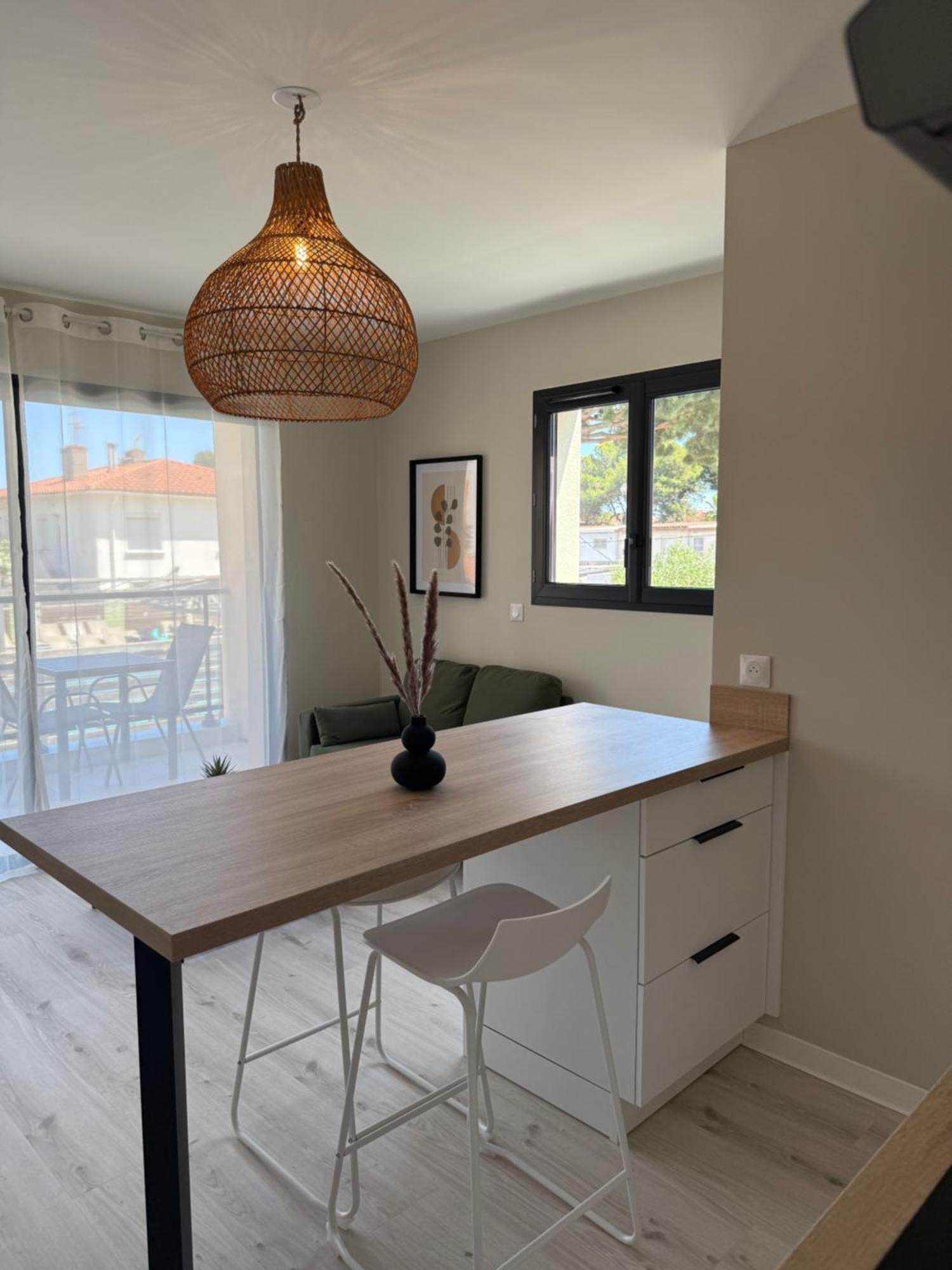 One-Bedroom Apartment City View