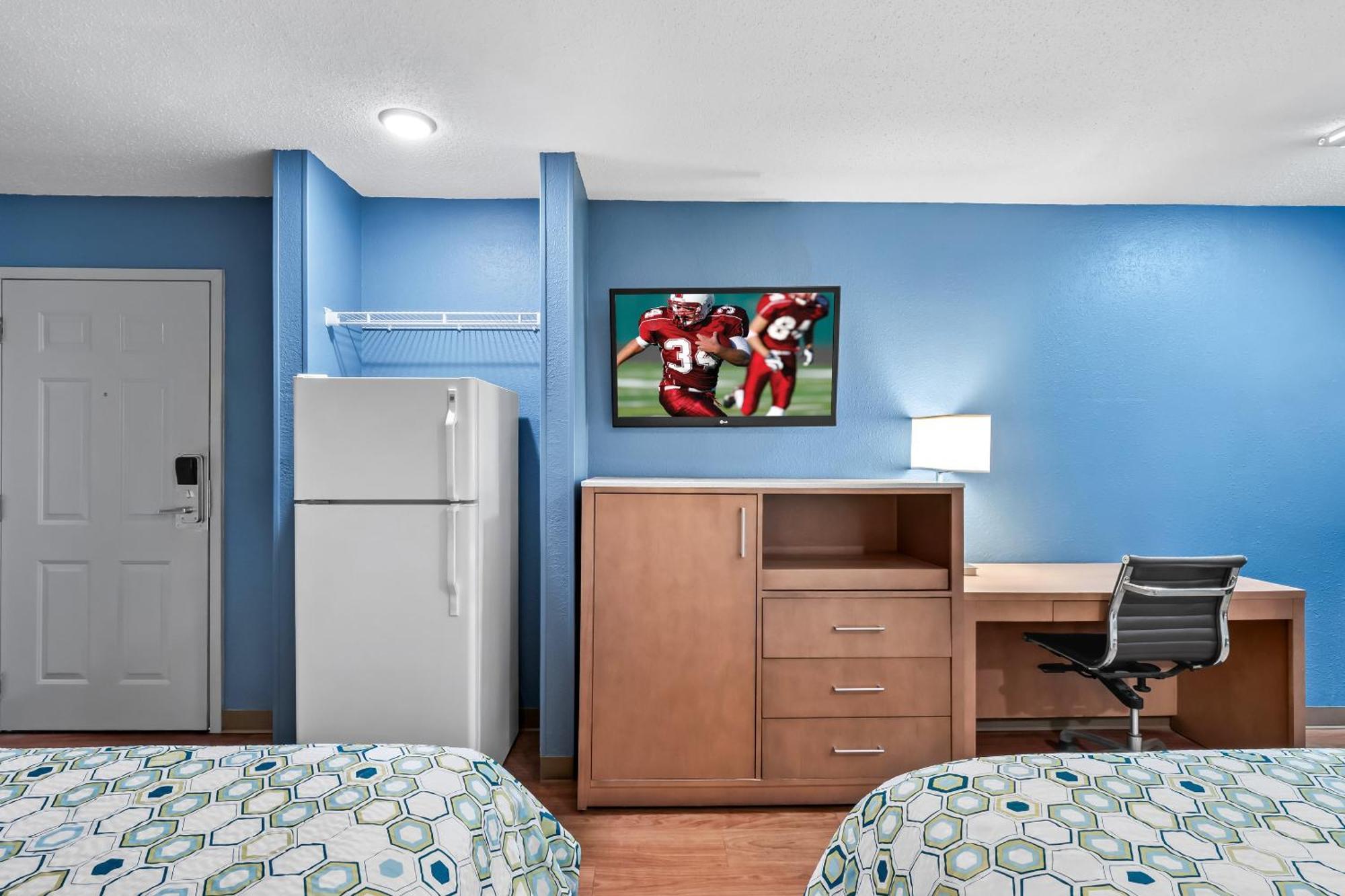 Studio Two Queen Beds Non Smoking
