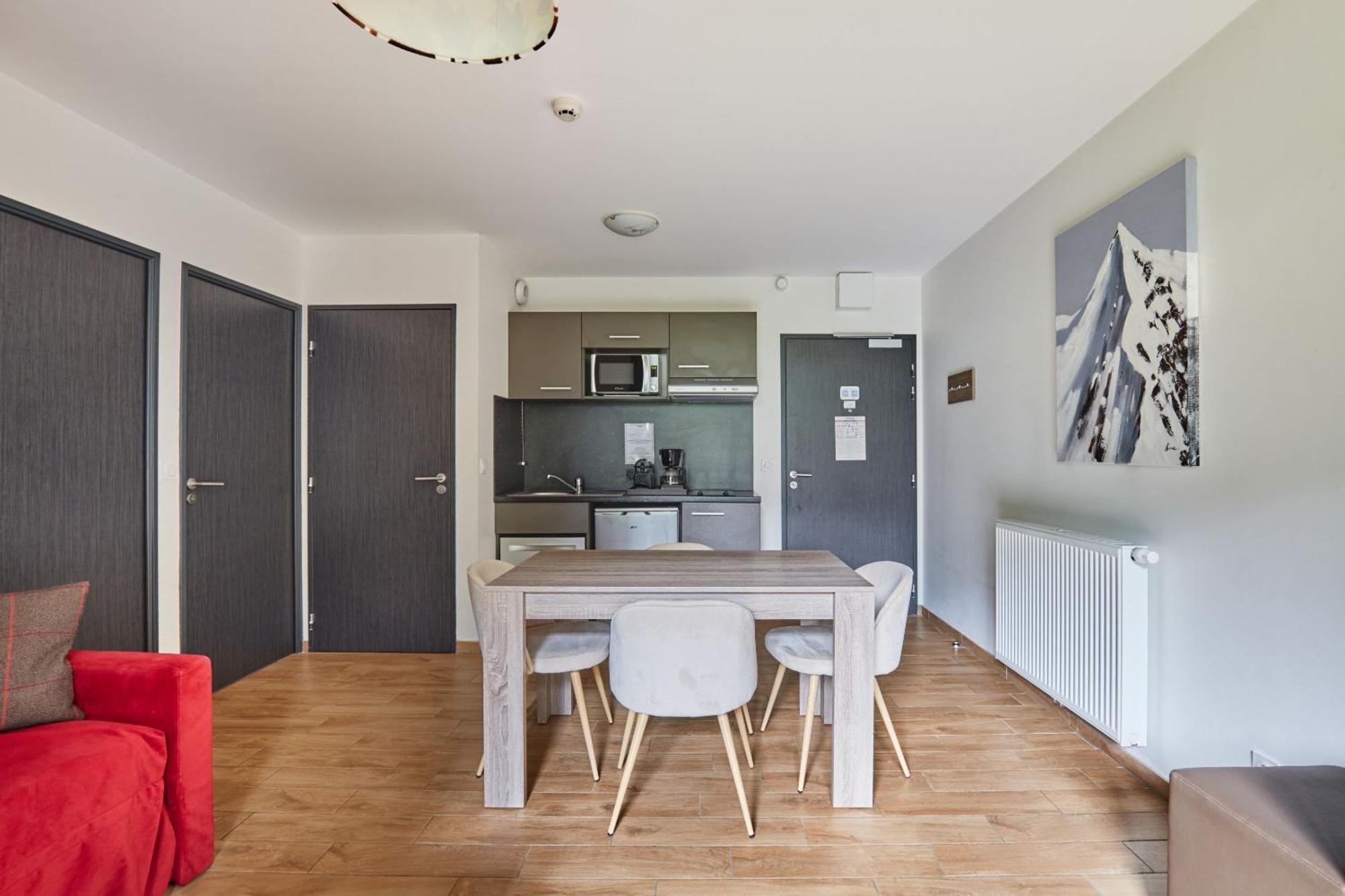 One-Bedroom Apartment