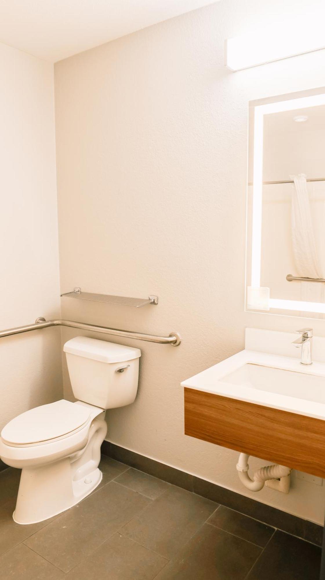 Queen Room Disability Access or Non-Smoking
