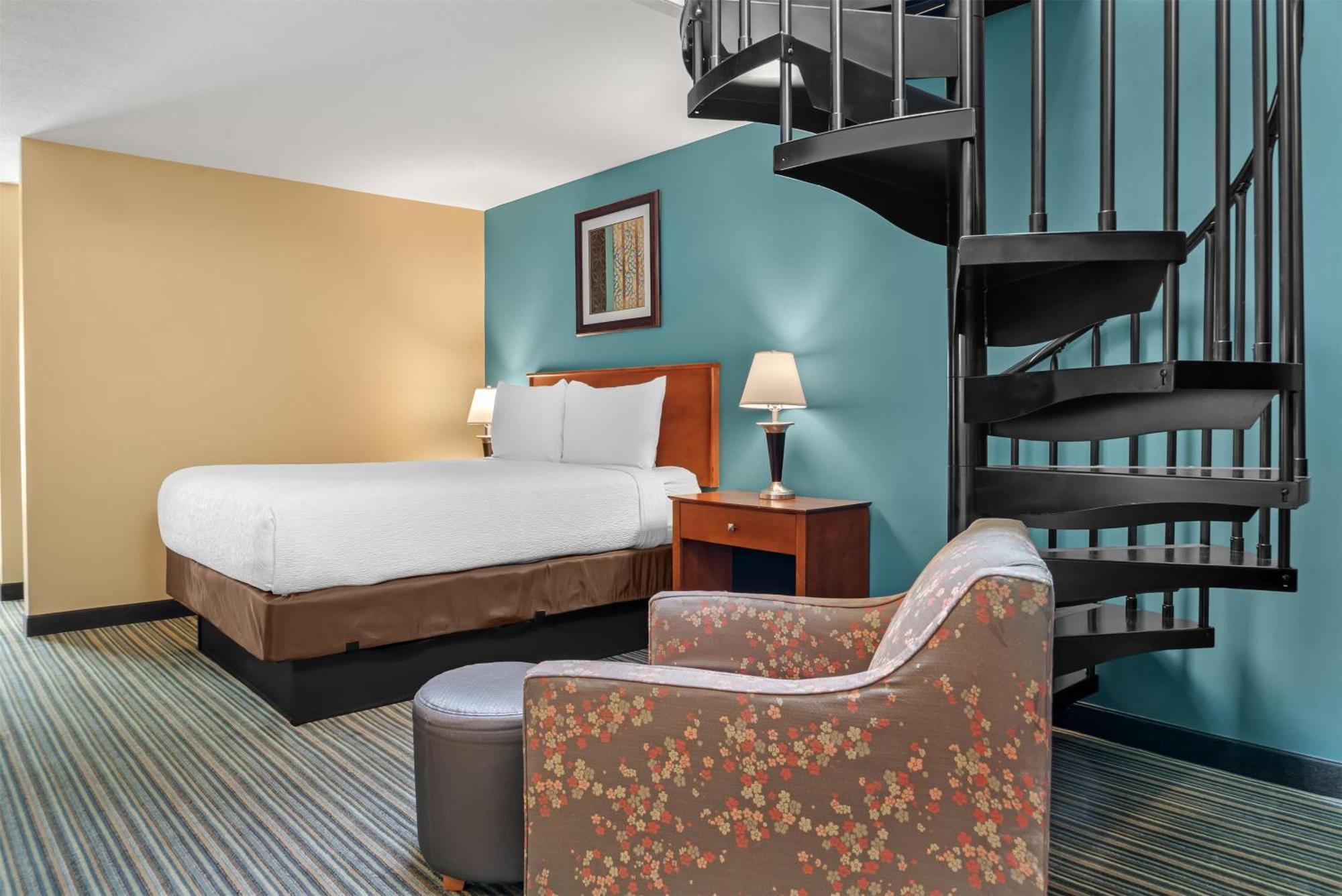 Queen Suite Two Queen Beds Loft