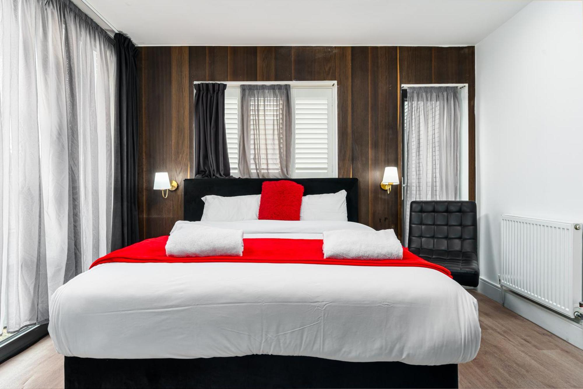 Deluxe Double Room Shower