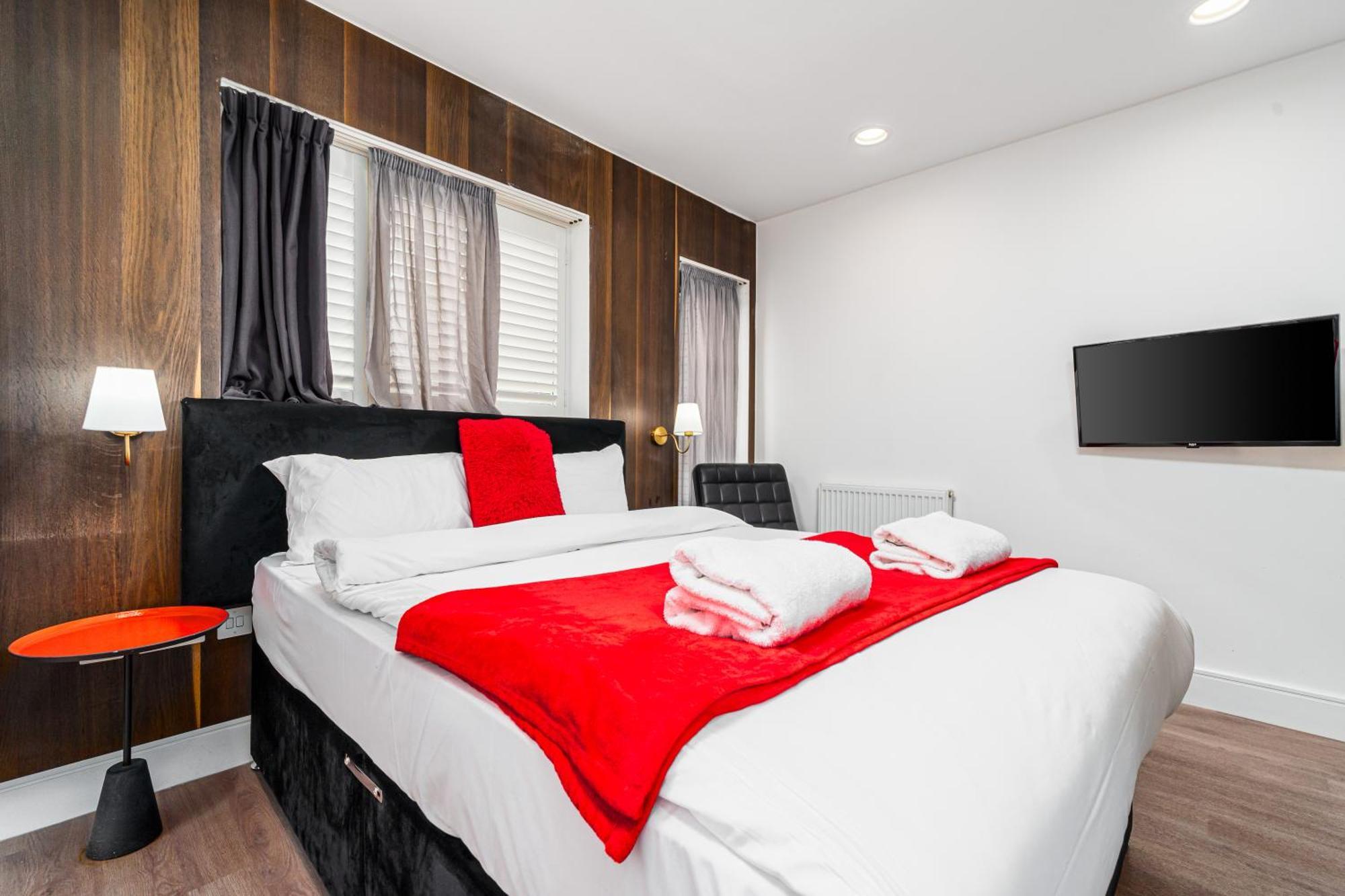Deluxe Double Room Shower