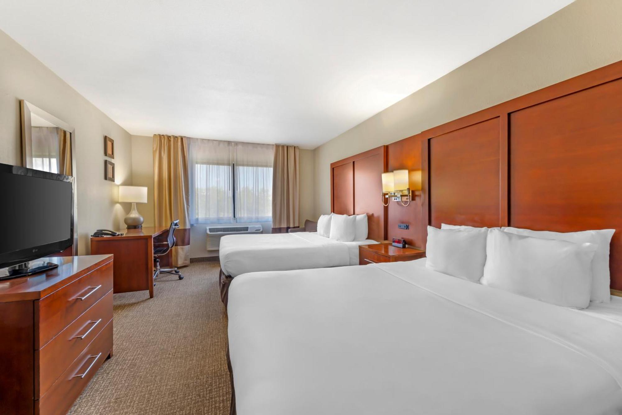 Deluxe Queen Room with Two Queen Beds,1688824334:JPEG