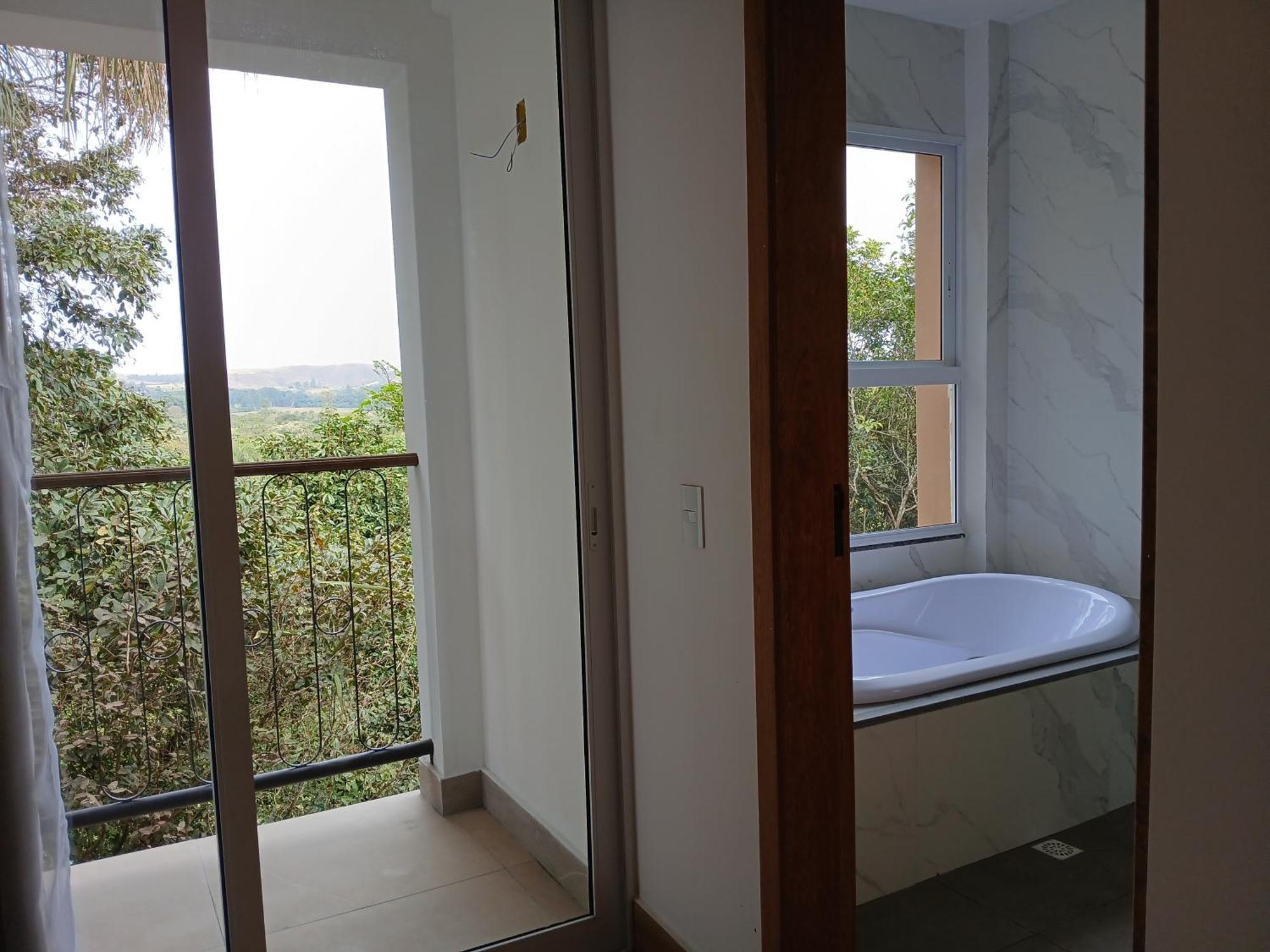 Deluxe Double Room Bath