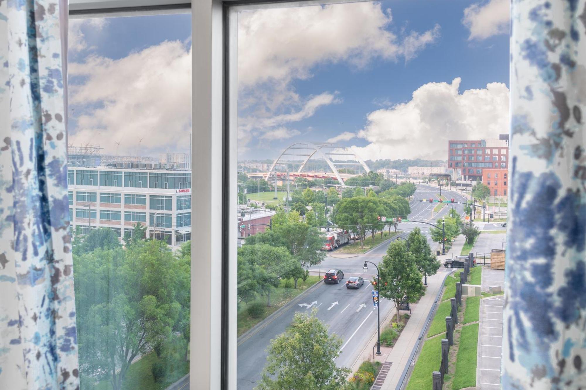 Corner King Room View