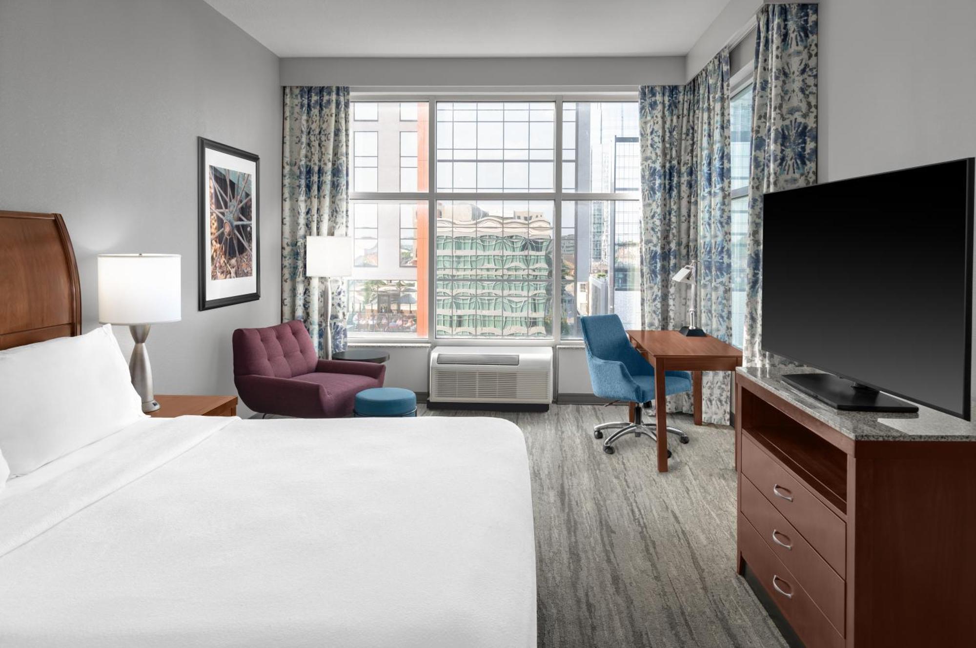 Corner King Room View