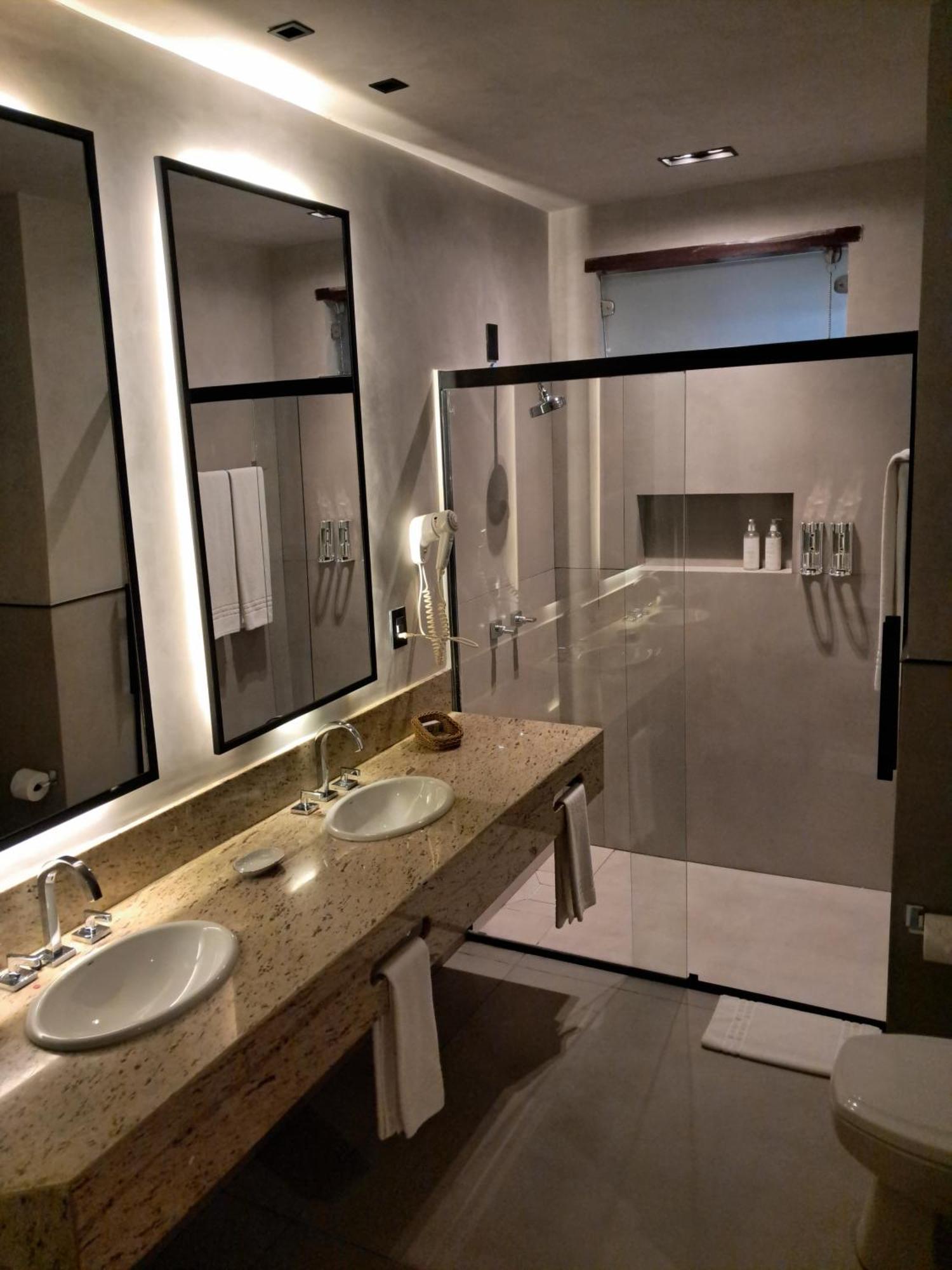 Quarto Luxo Superior Duplo com Banheira