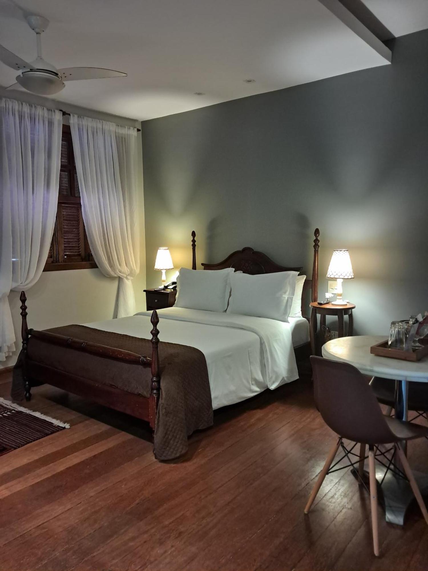 Quarto Luxo Triplo com Banheira