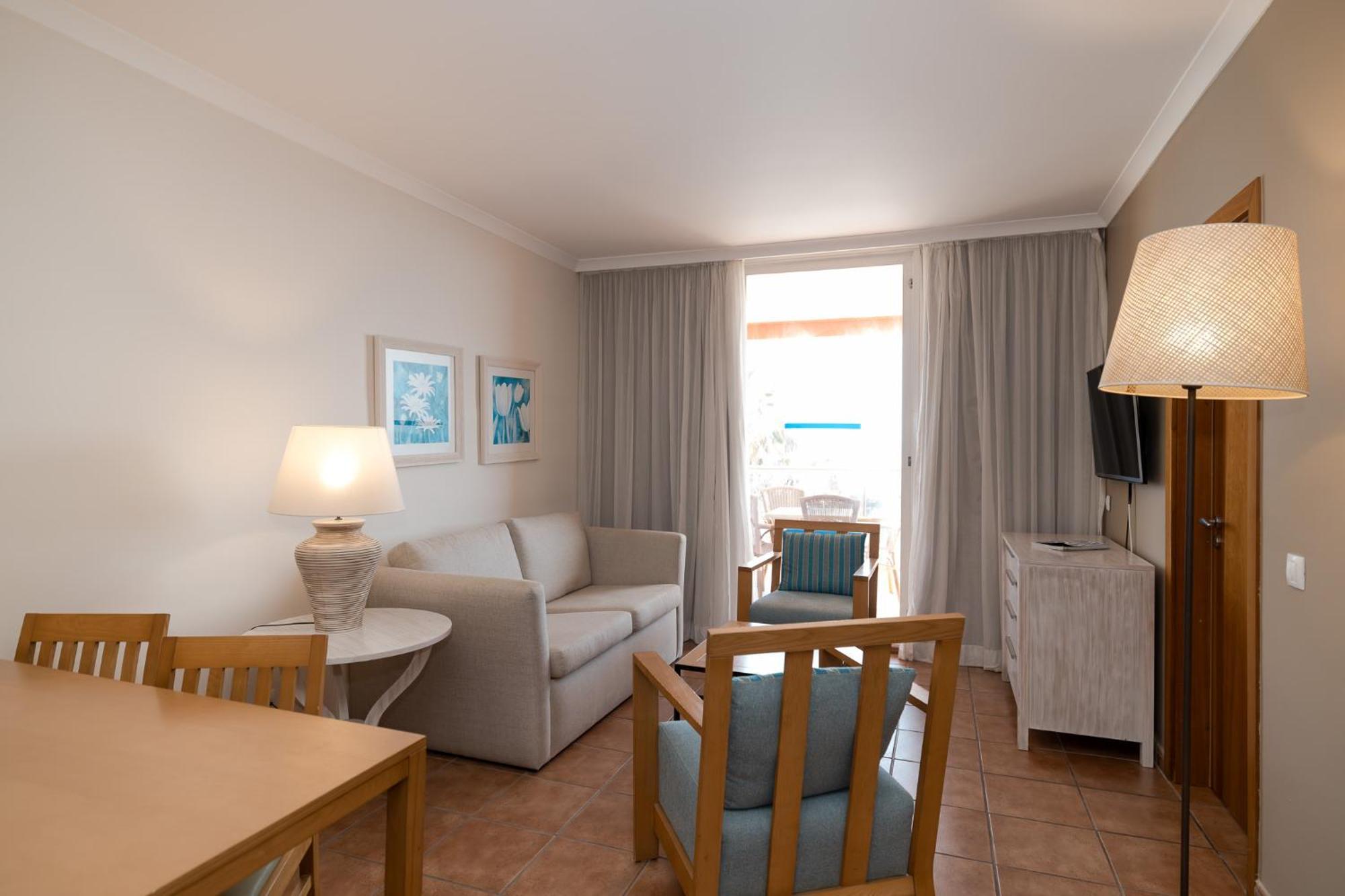 Suite Superior com Vista Mar (2 Adultos + 2 Crianças)