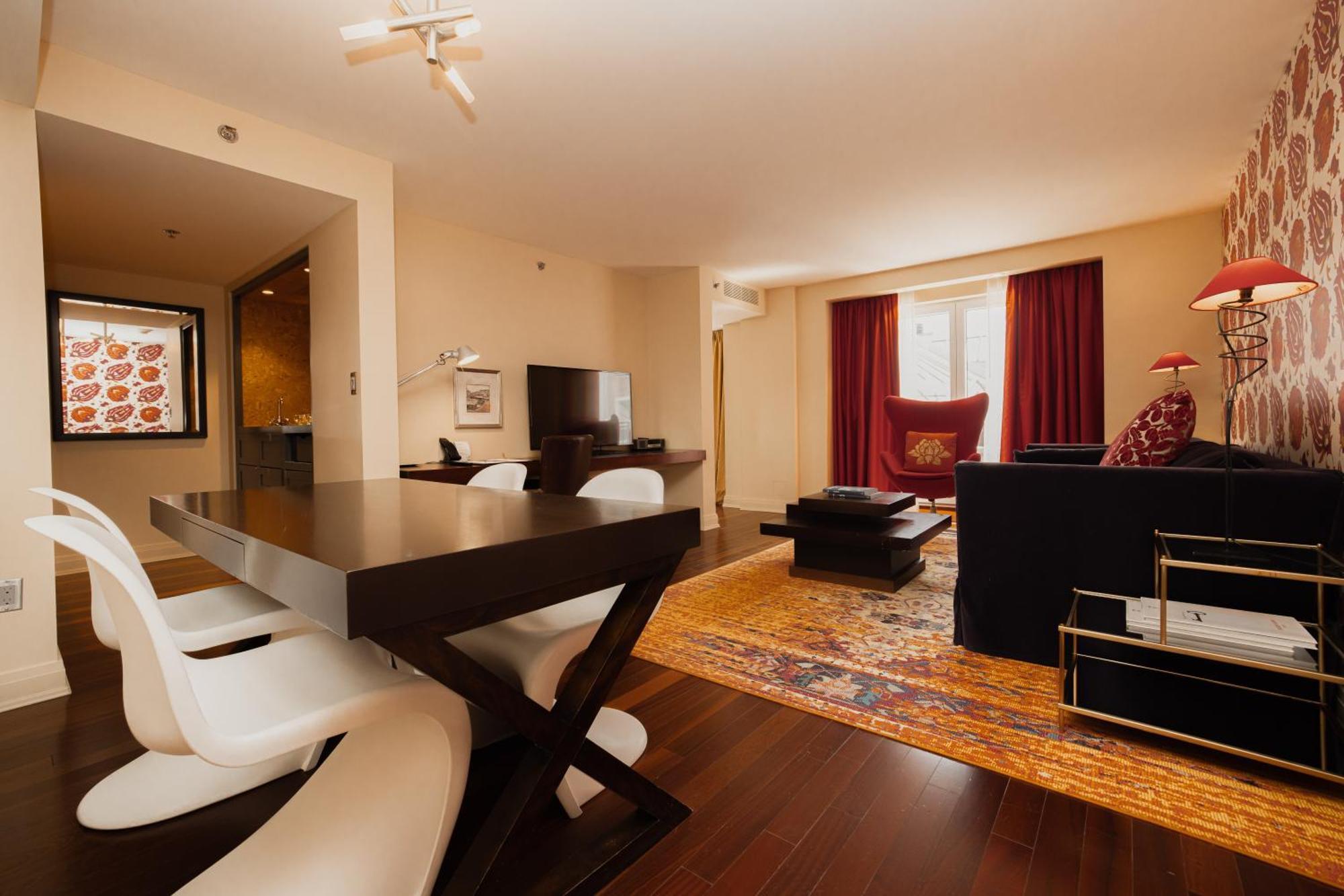 One-Bedroom King Suite