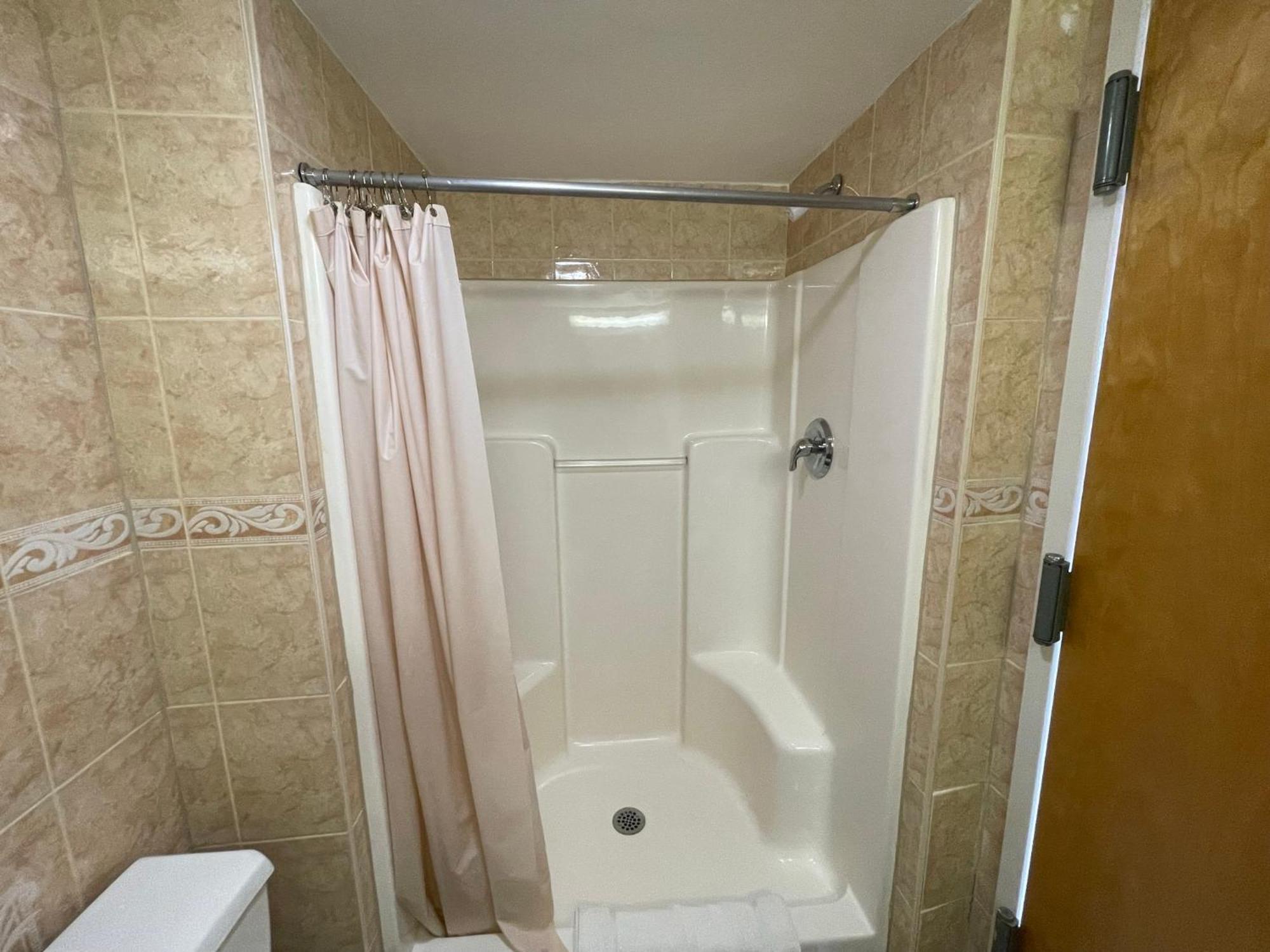 King Room Heart Shape Jacuzzi