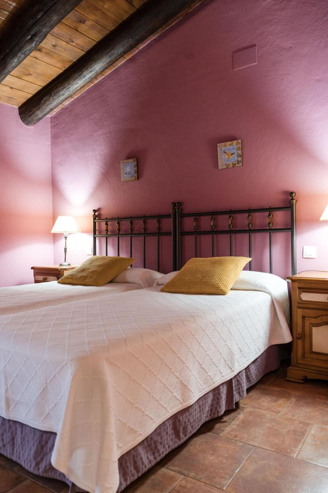 Twin Room,1689839997:JPEG