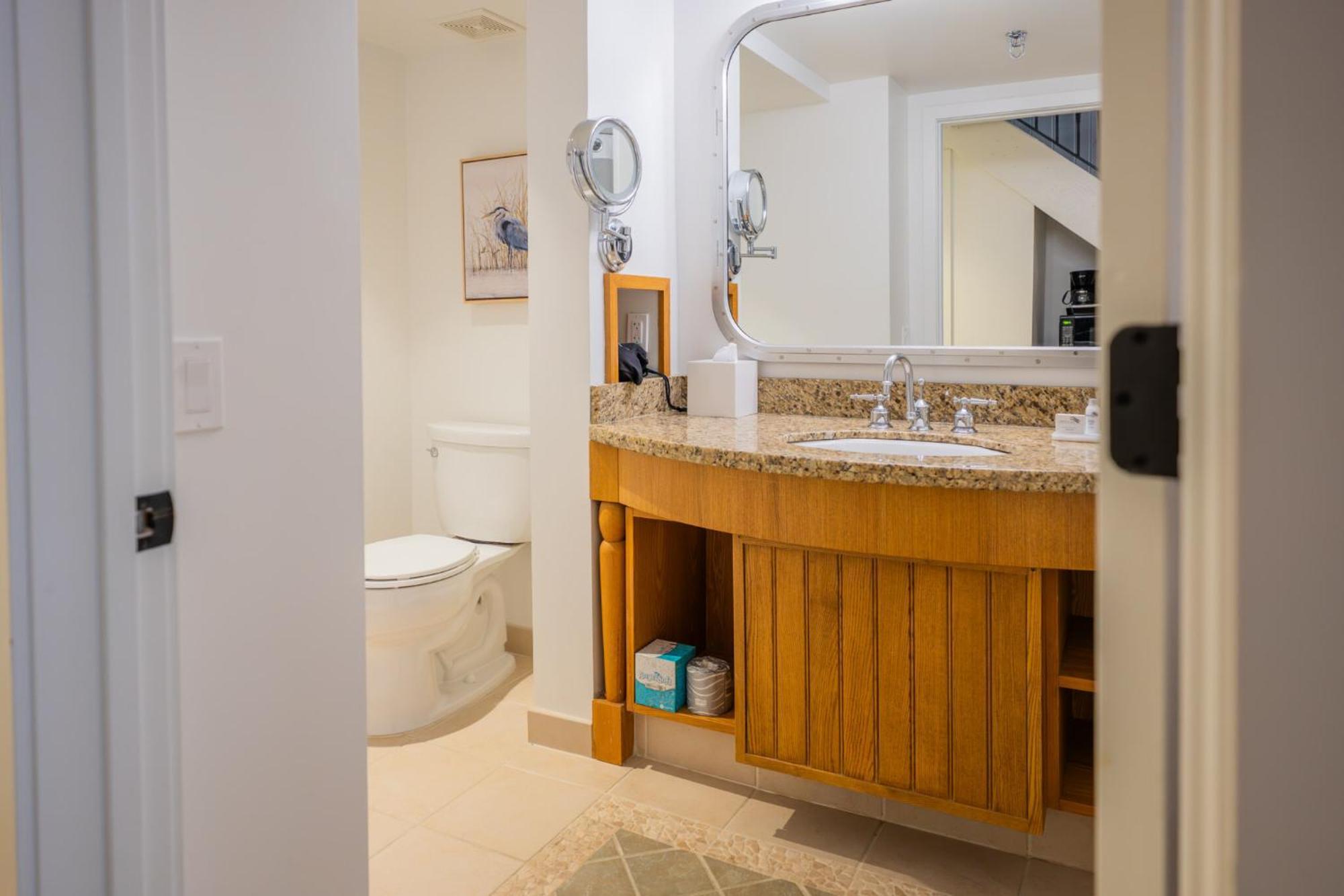 Lodges Queen Loft 15 Bathroom