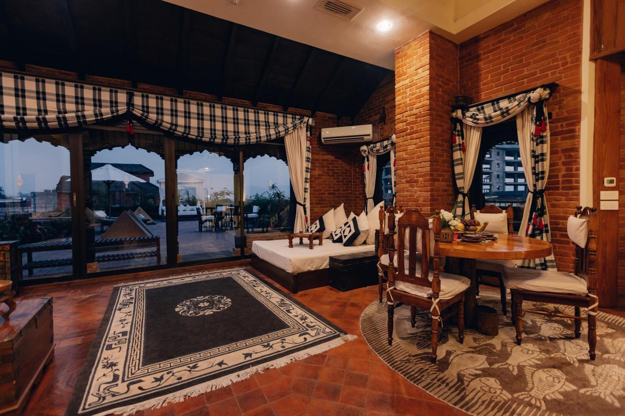Royal Suite on F&B at Outlets Early check Check out upto 2 hours Subject to Availability