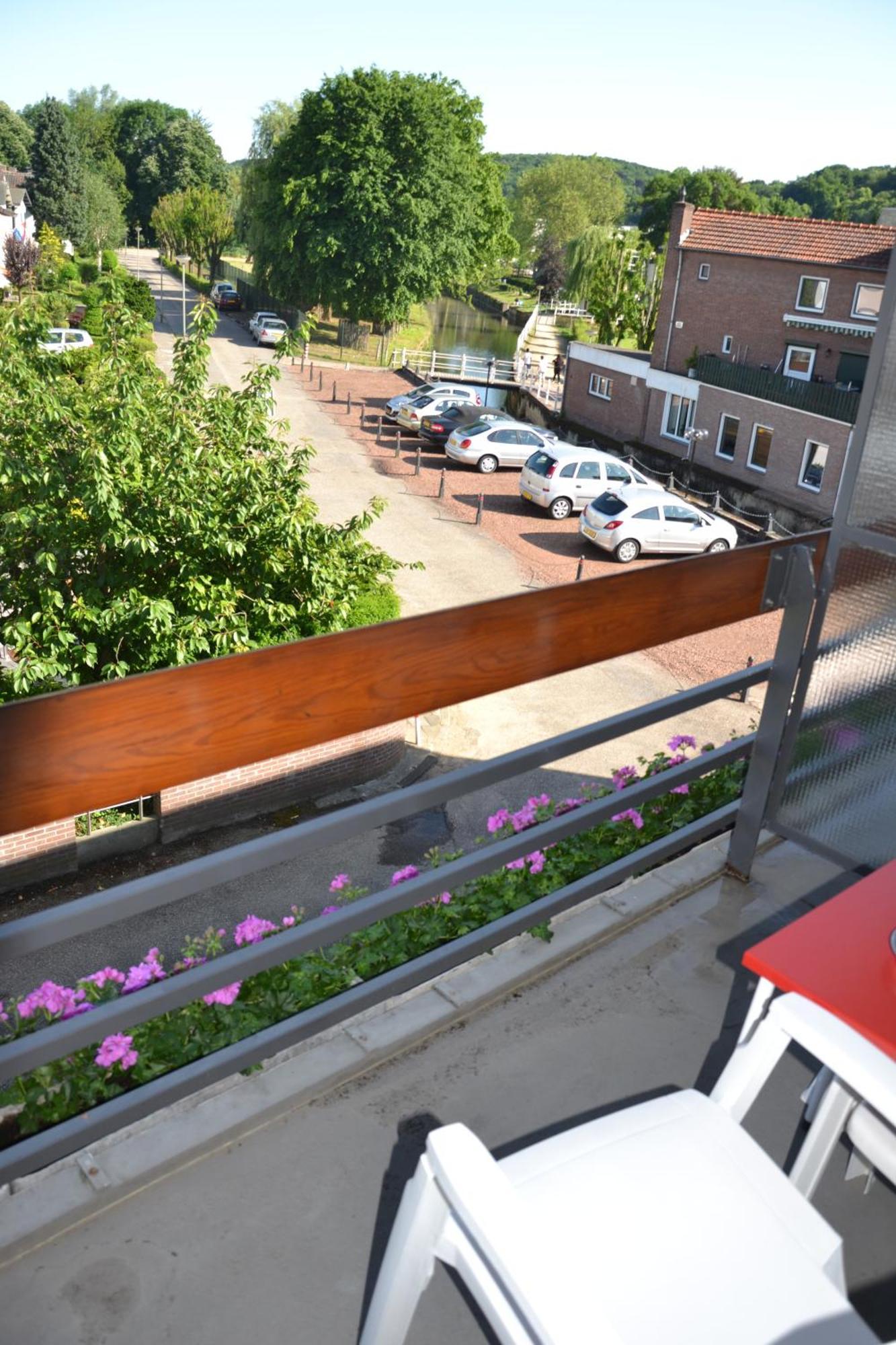 Studio Balcony