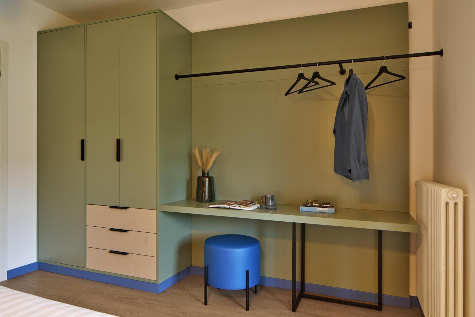 Deluxe One-Bedroom Apartment