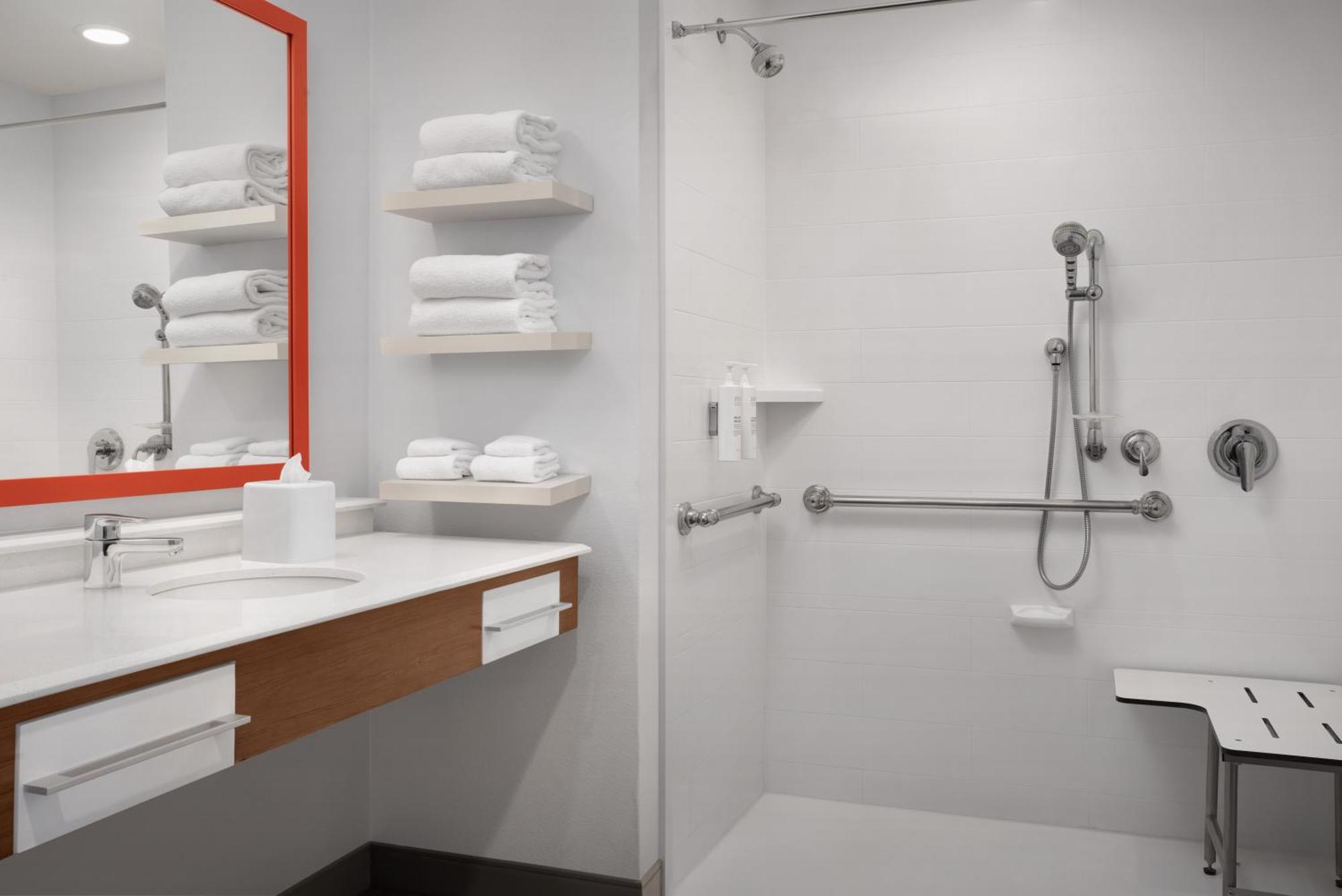 Queen Room Two Queen Beds Mobility Hearing Access or Non-Smoking