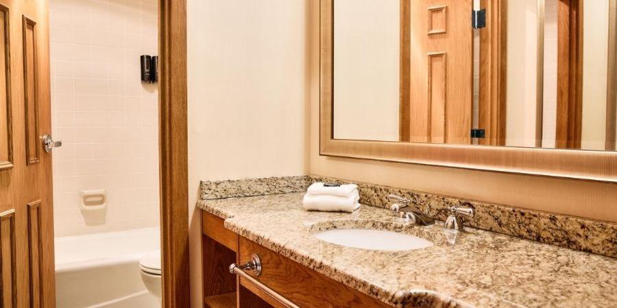 Deluxe Room,1689862893:JPEG