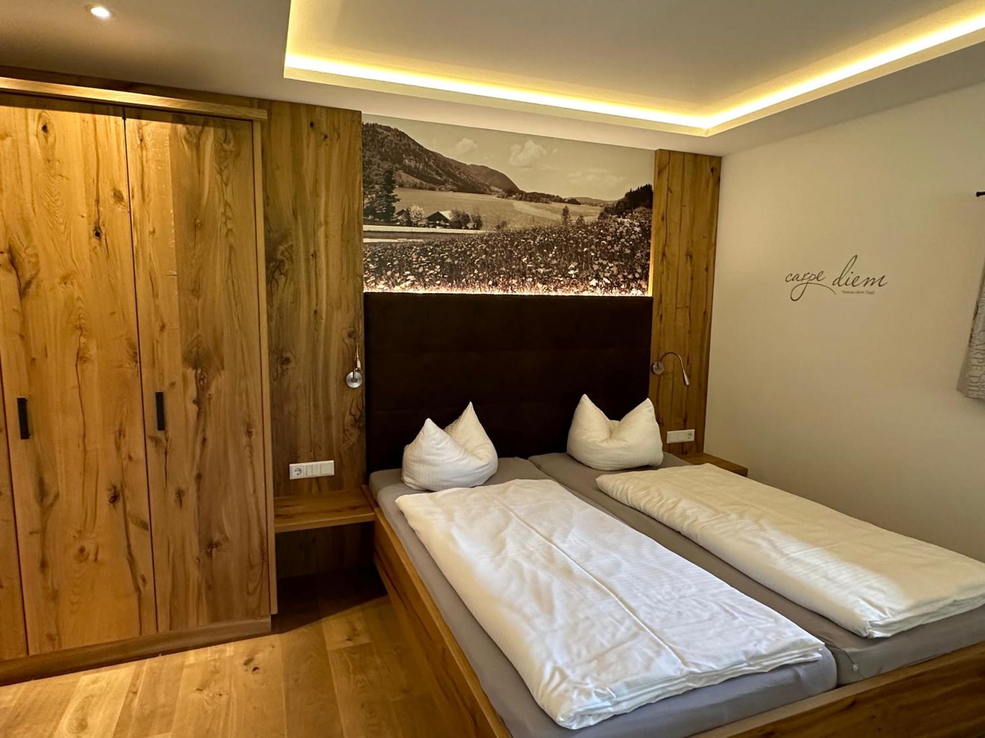 Deluxe Double Room with Bath,1689901790:JPEG