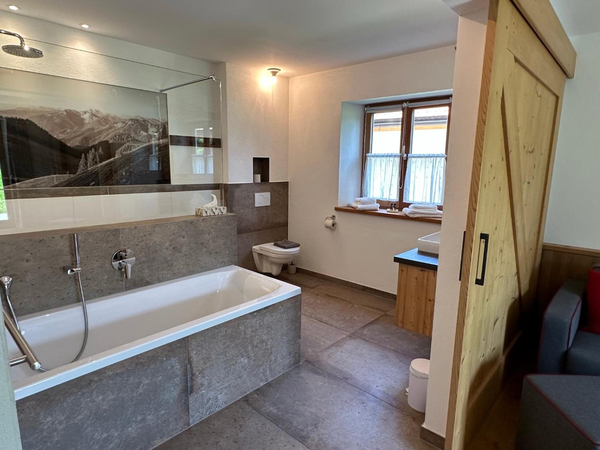 Deluxe Double Room Shower