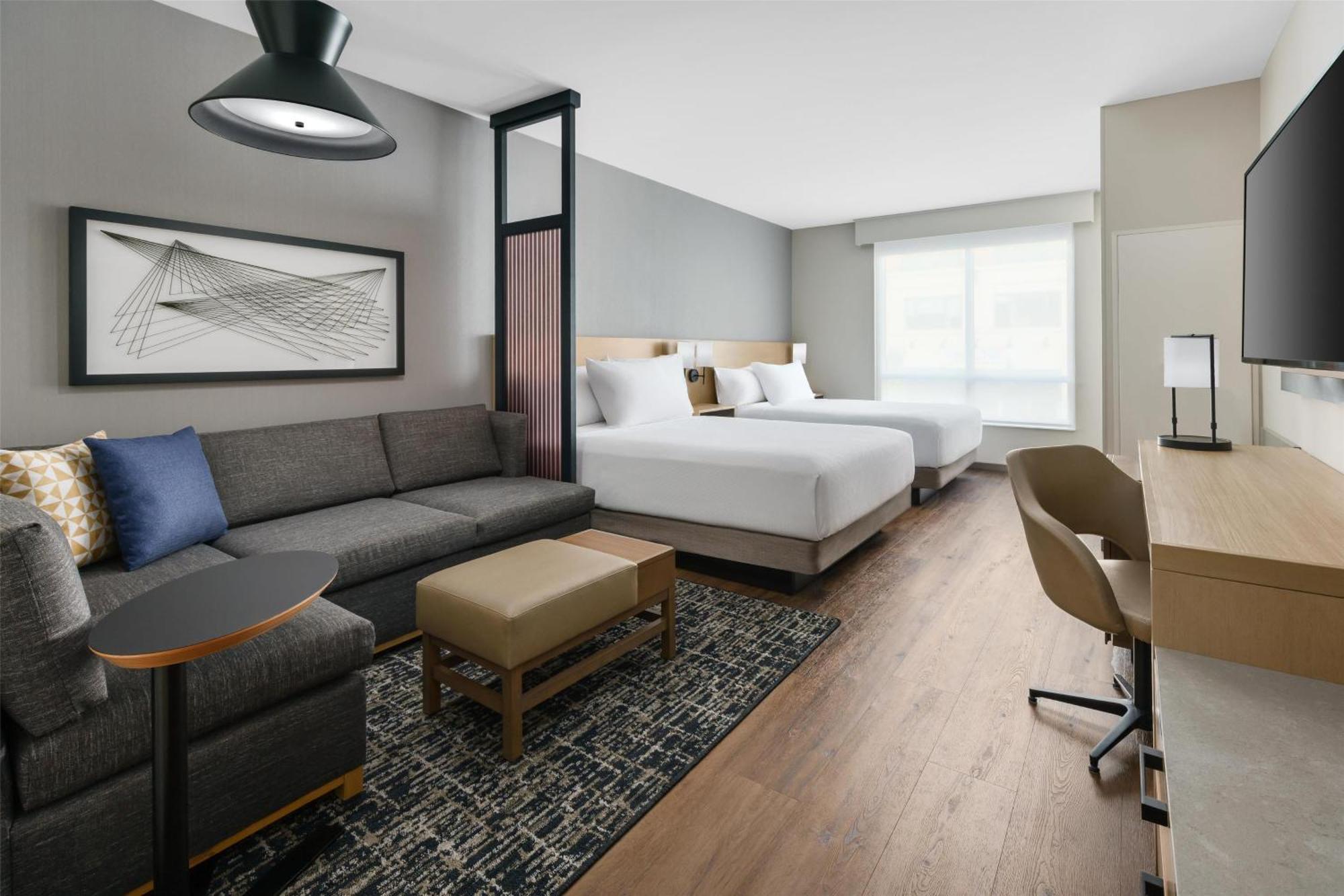 Queen Room Two Queen Beds Sofa Bed Accessible Tub