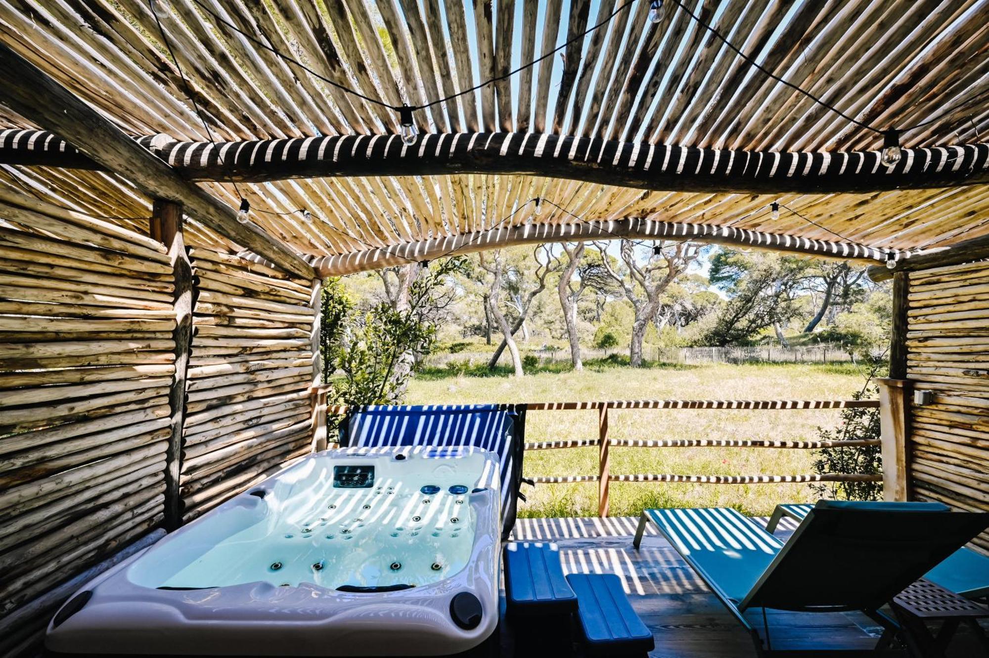 Pesquiers Village King Room Hot Tub