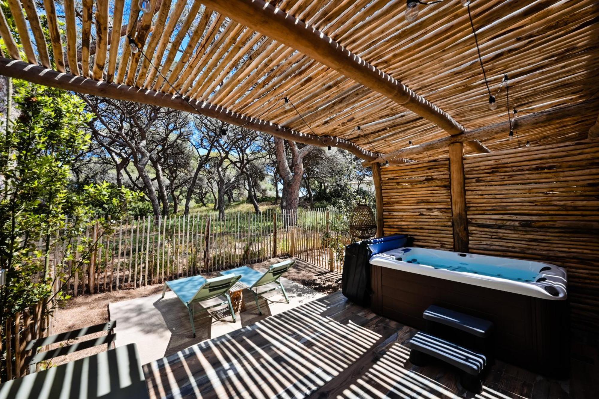 Pesquiers Village King Room Hot Tub