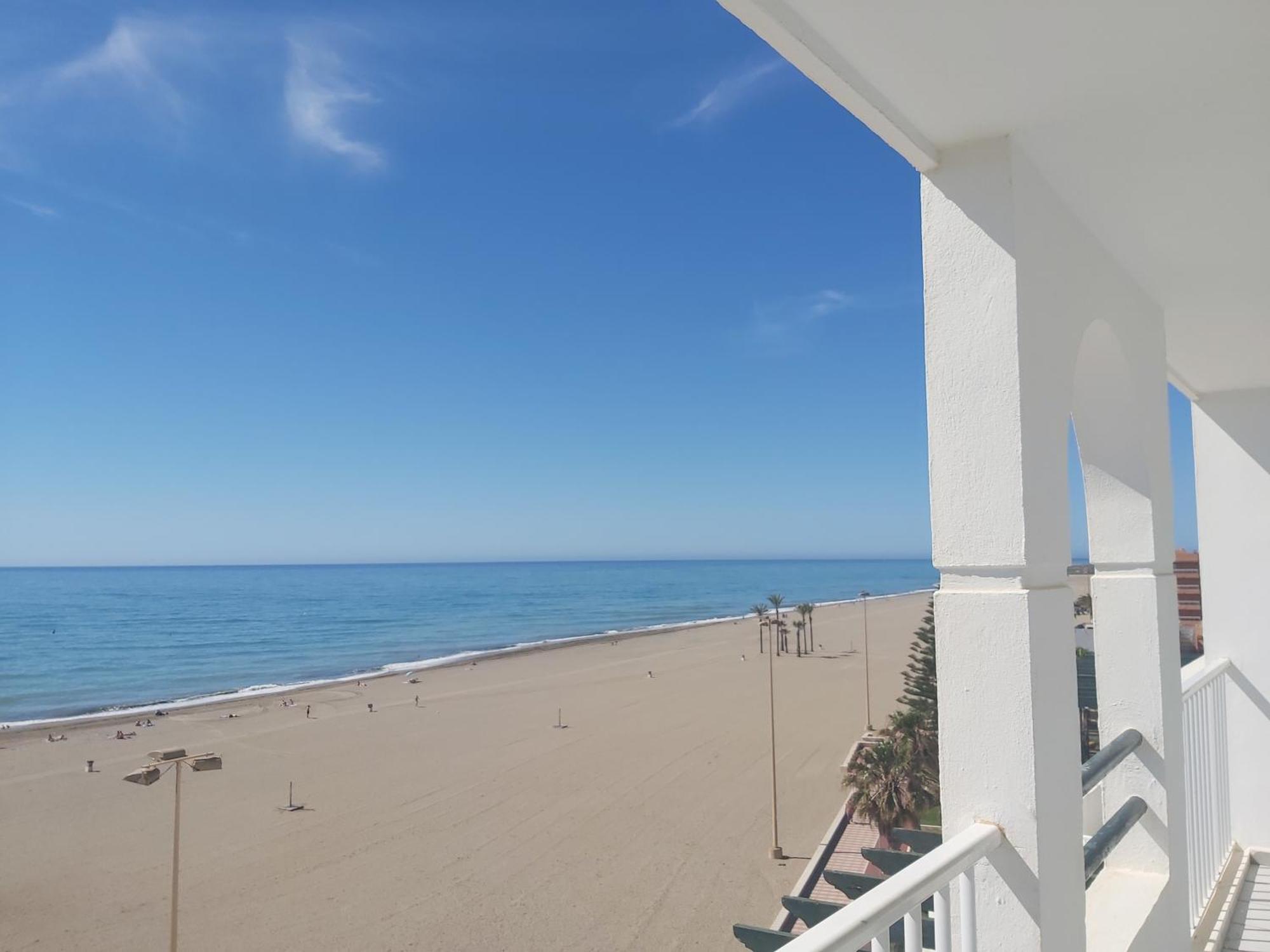 One-bedroom apartment front sea view