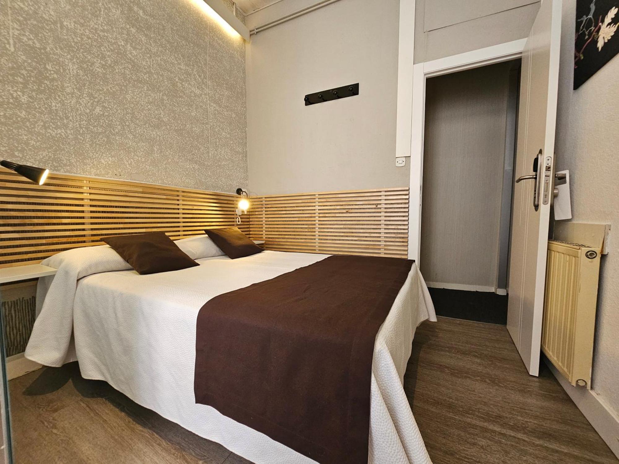 Double Room Private Bathroom