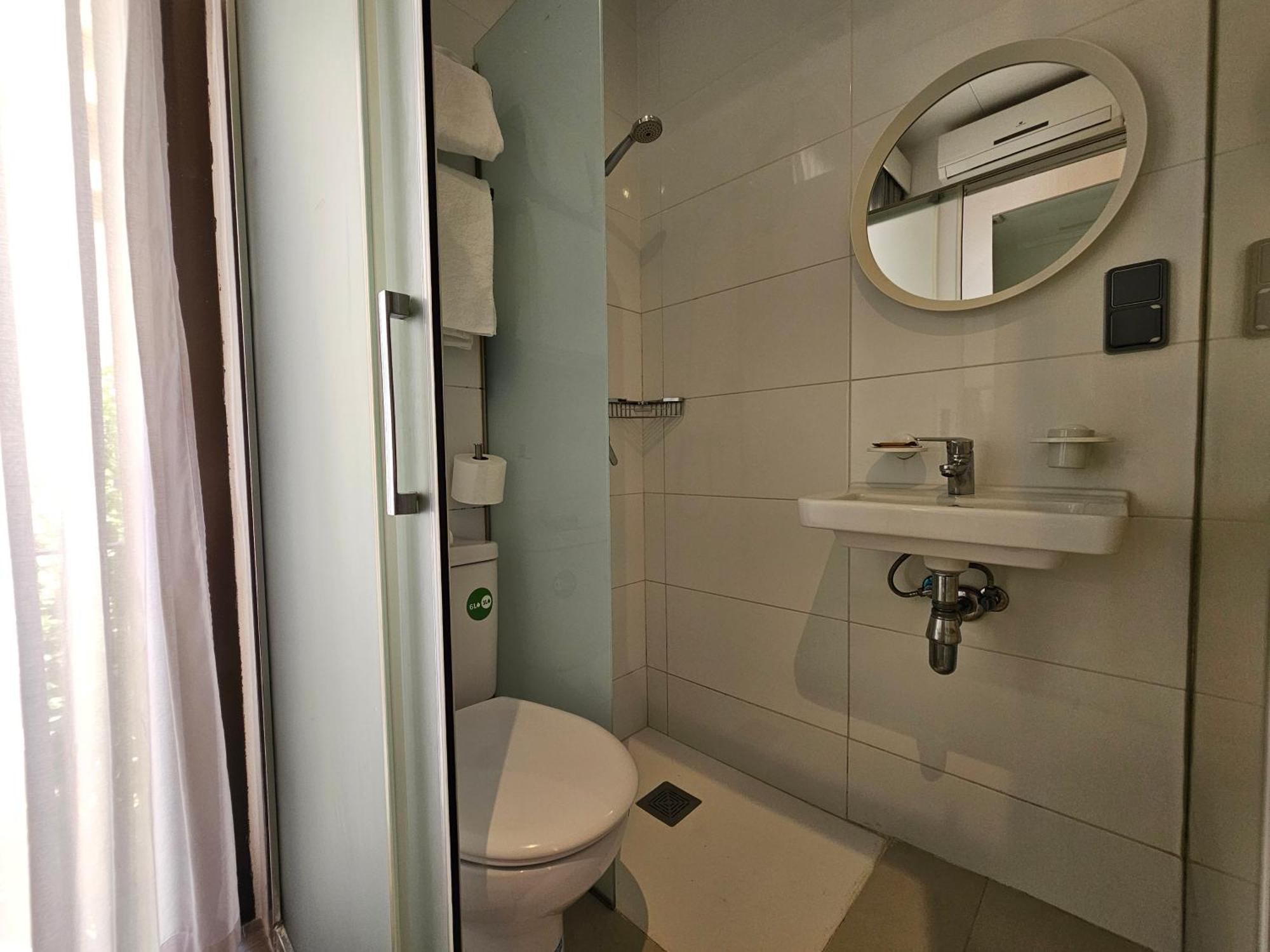 Double Room Private Bathroom