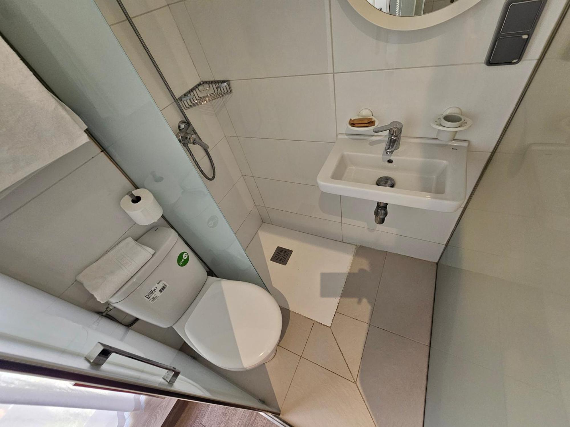 Double Room Private Bathroom