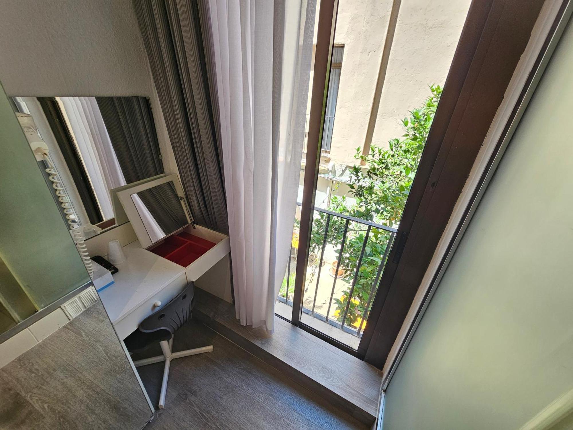 Double Room Private Bathroom