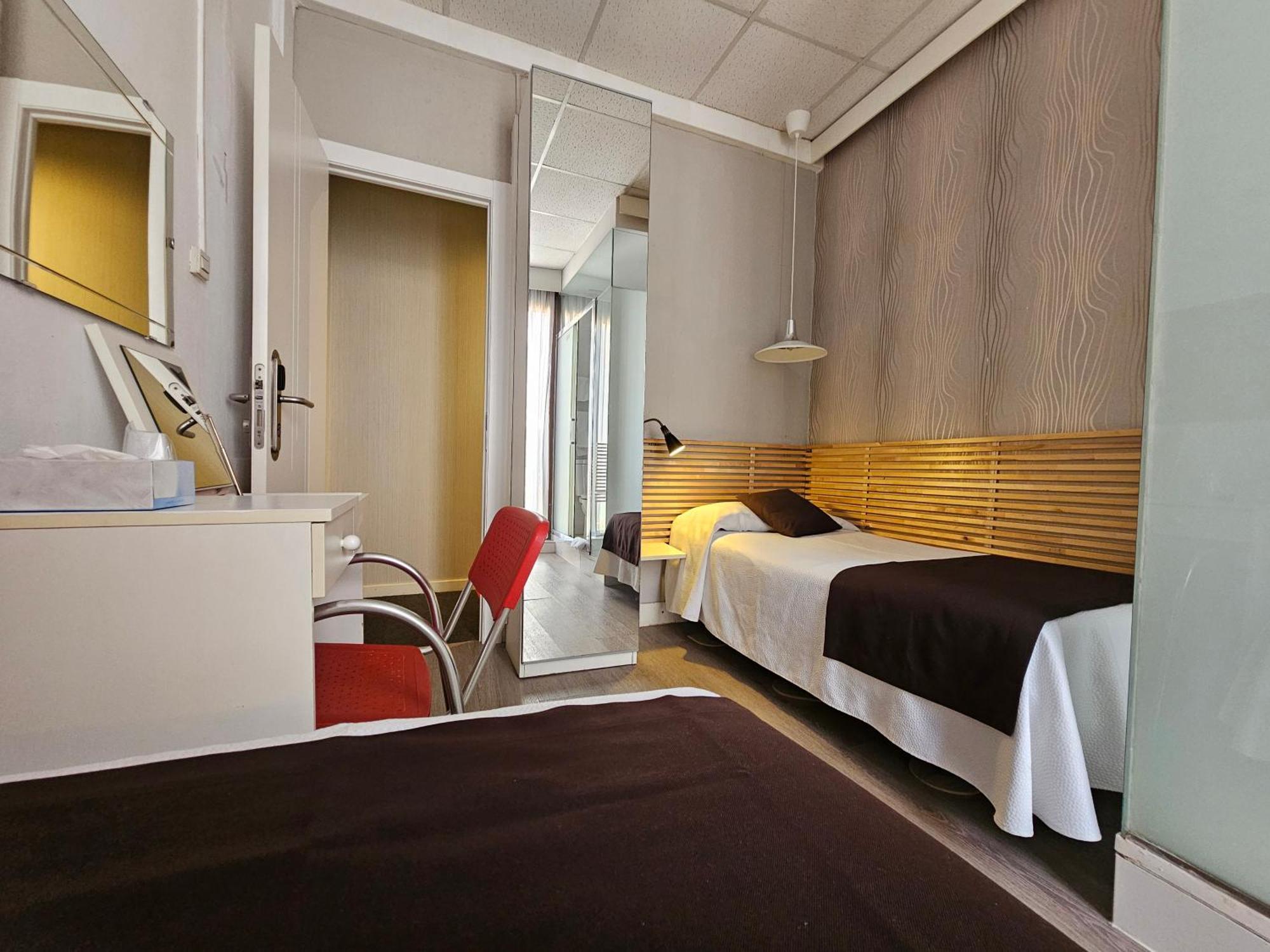 Twin Room with Private Bathroom,1690944527:JPEG