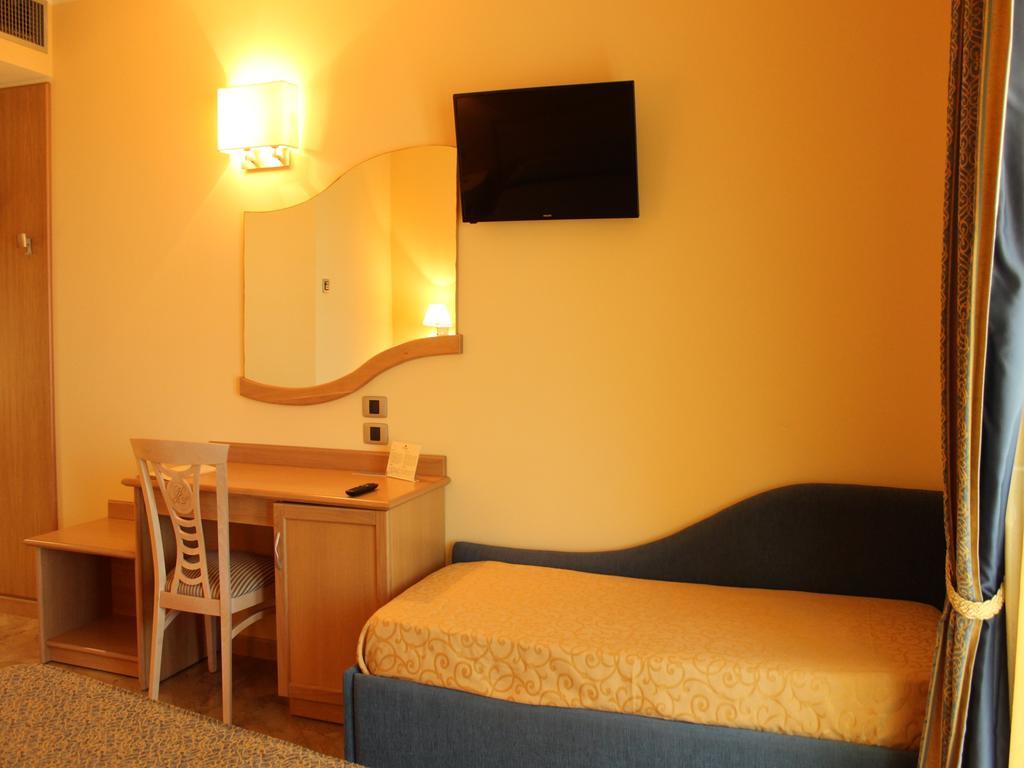 Comfort Triple Room Terrace