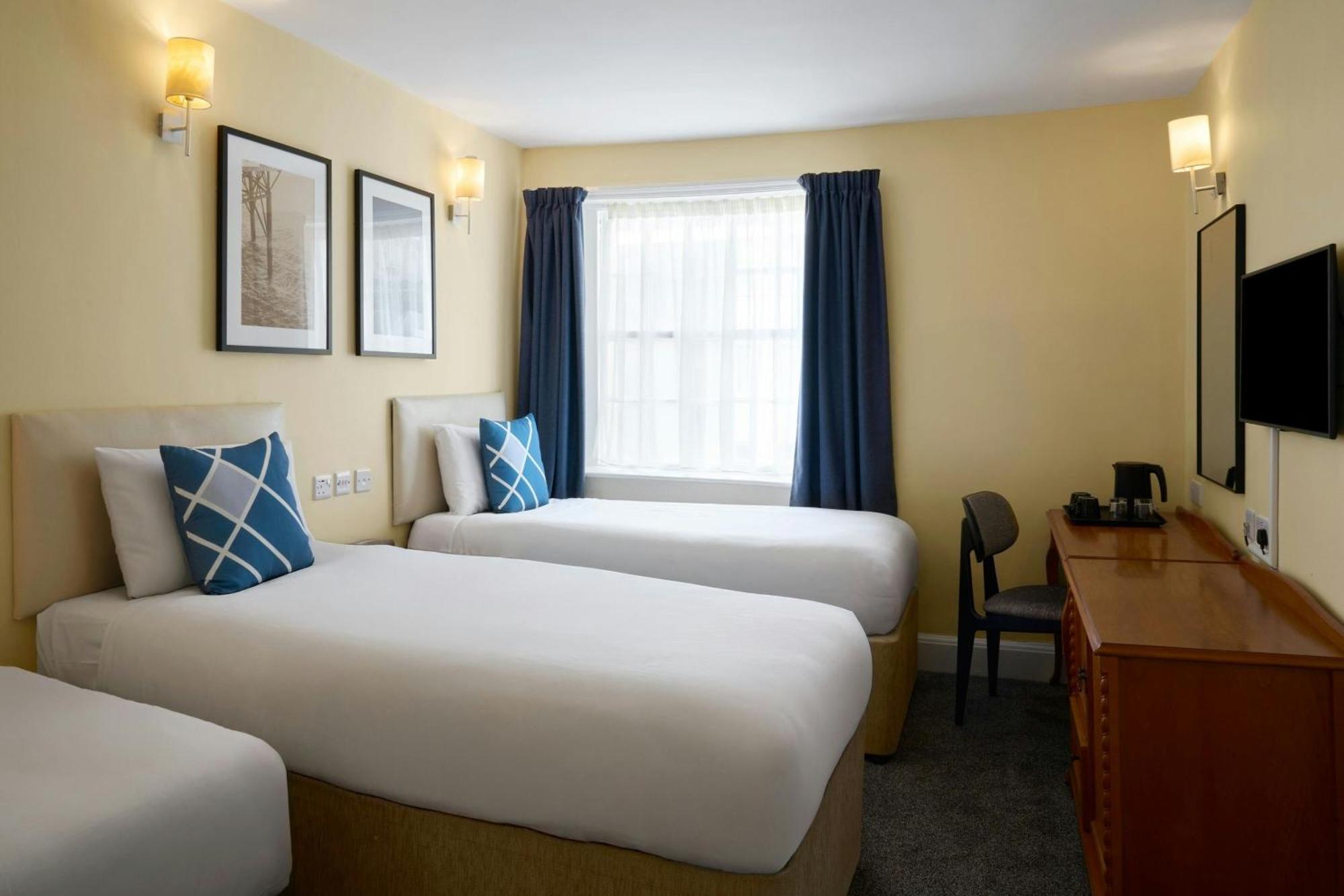 Triple room with 3 Single beds,1691980180:JPEG