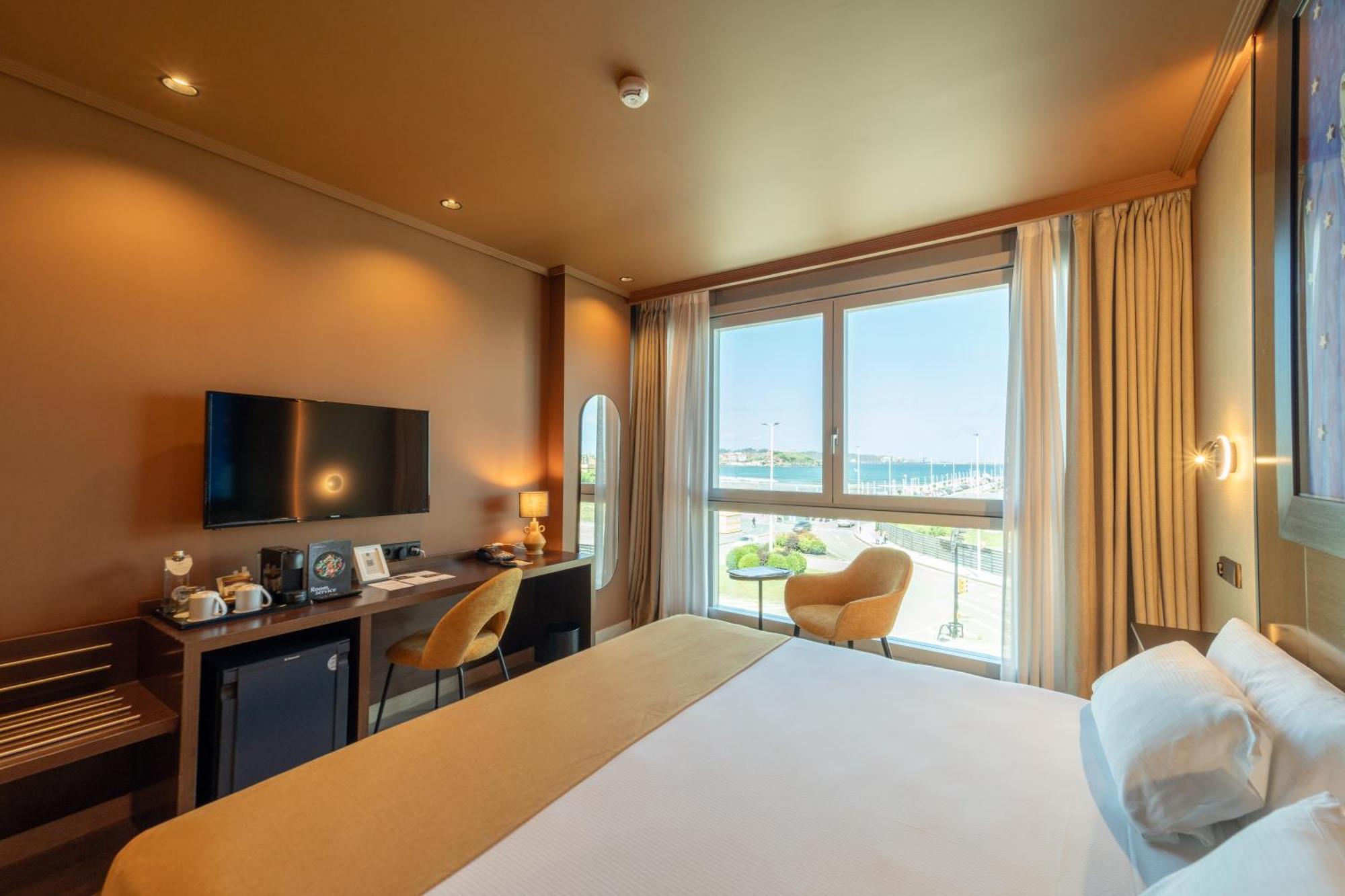 Double or Twin Room Side Sea View